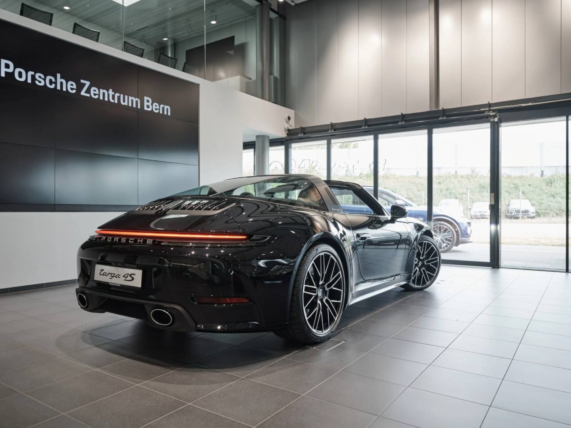 PORSCHE 911 Targa 4S-showroom-element-2
