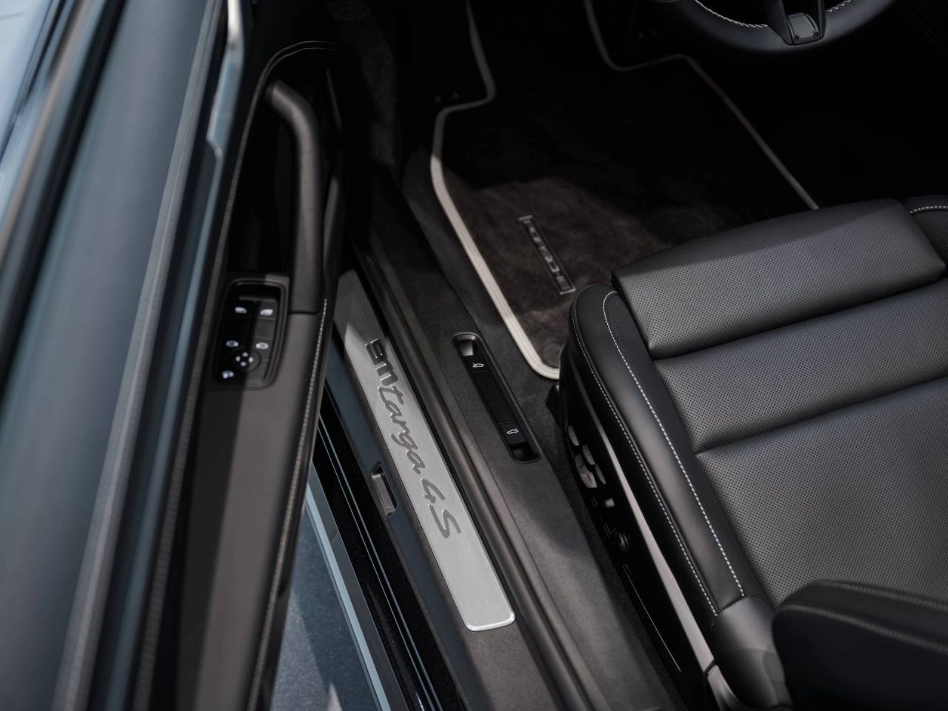 PORSCHE 911 Targa 4S-image-27