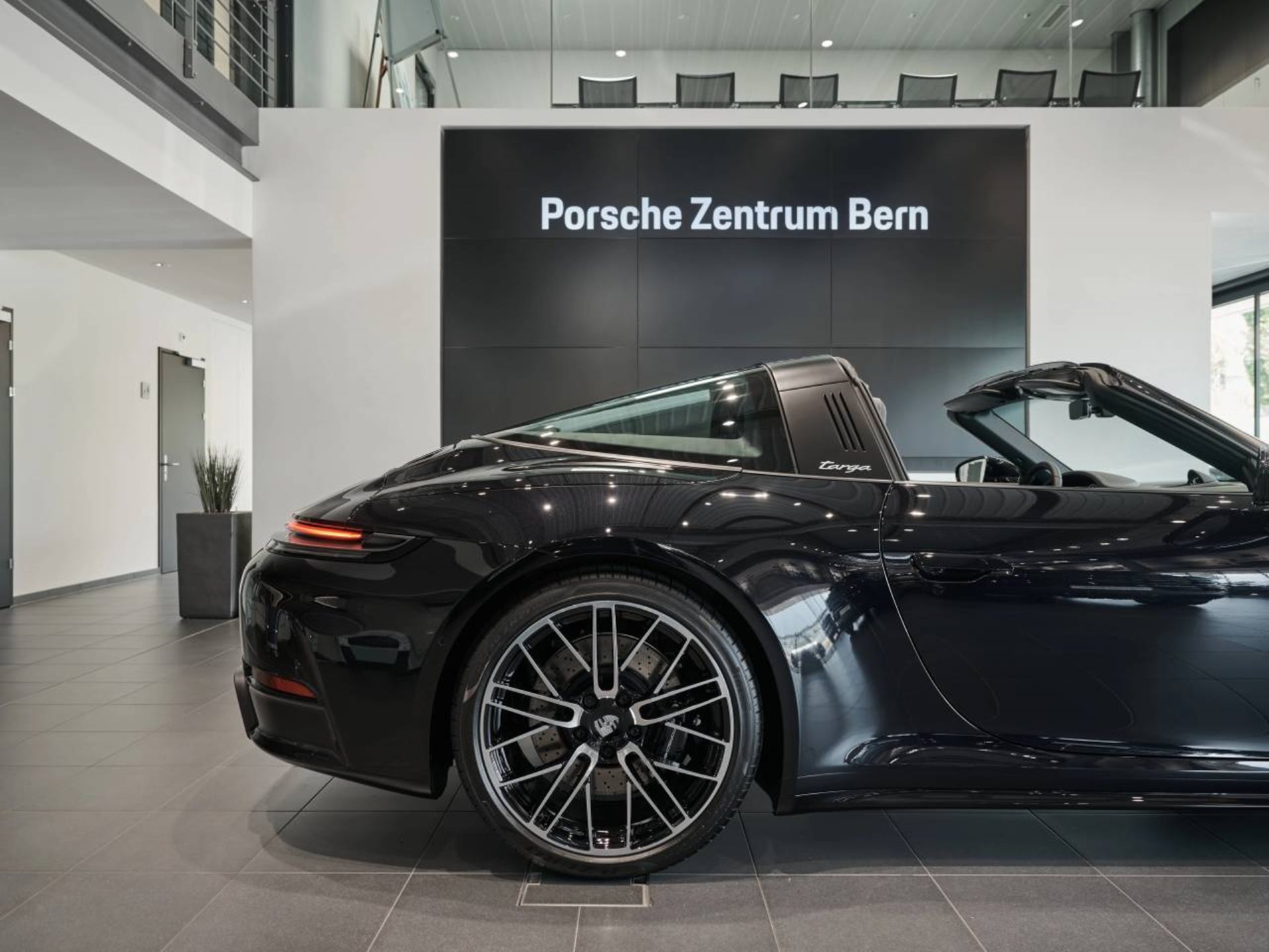 PORSCHE 911 Targa 4S-image-17