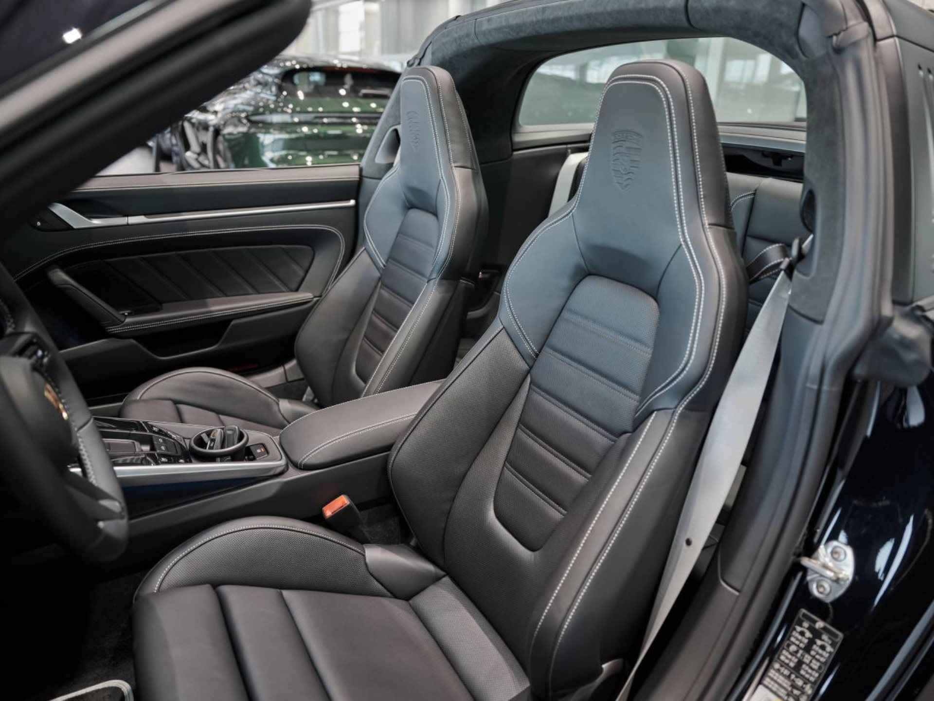 PORSCHE 911 Targa 4S-image-4