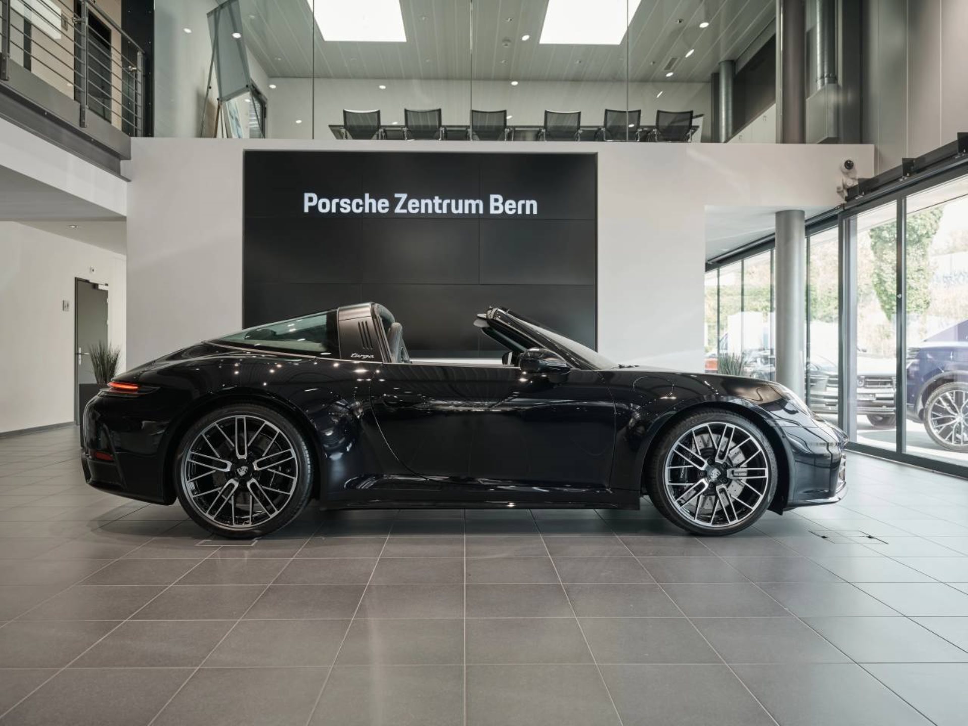 PORSCHE 911 Targa 4S-showroom-element-1