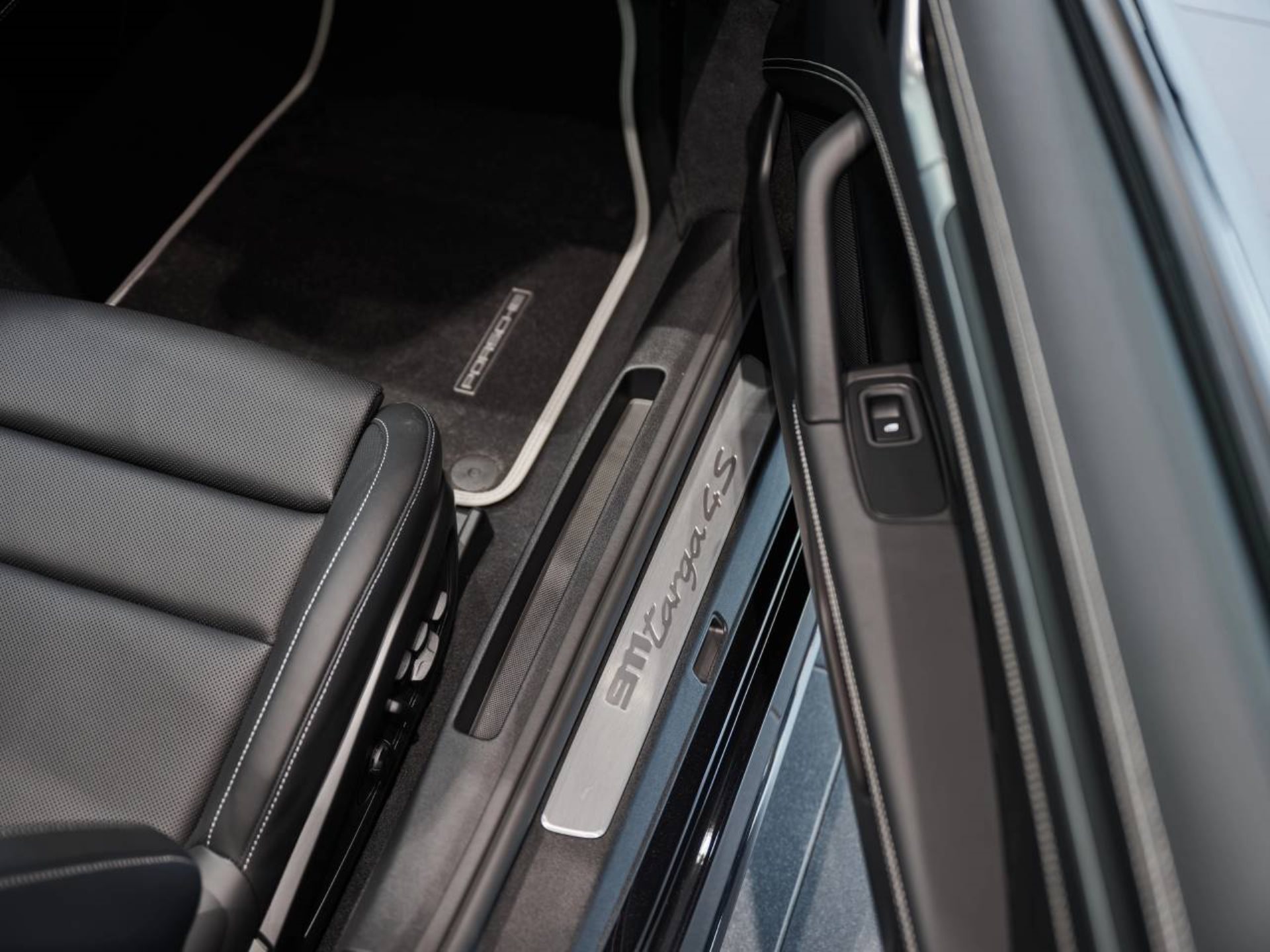 PORSCHE 911 Targa 4S-image-29