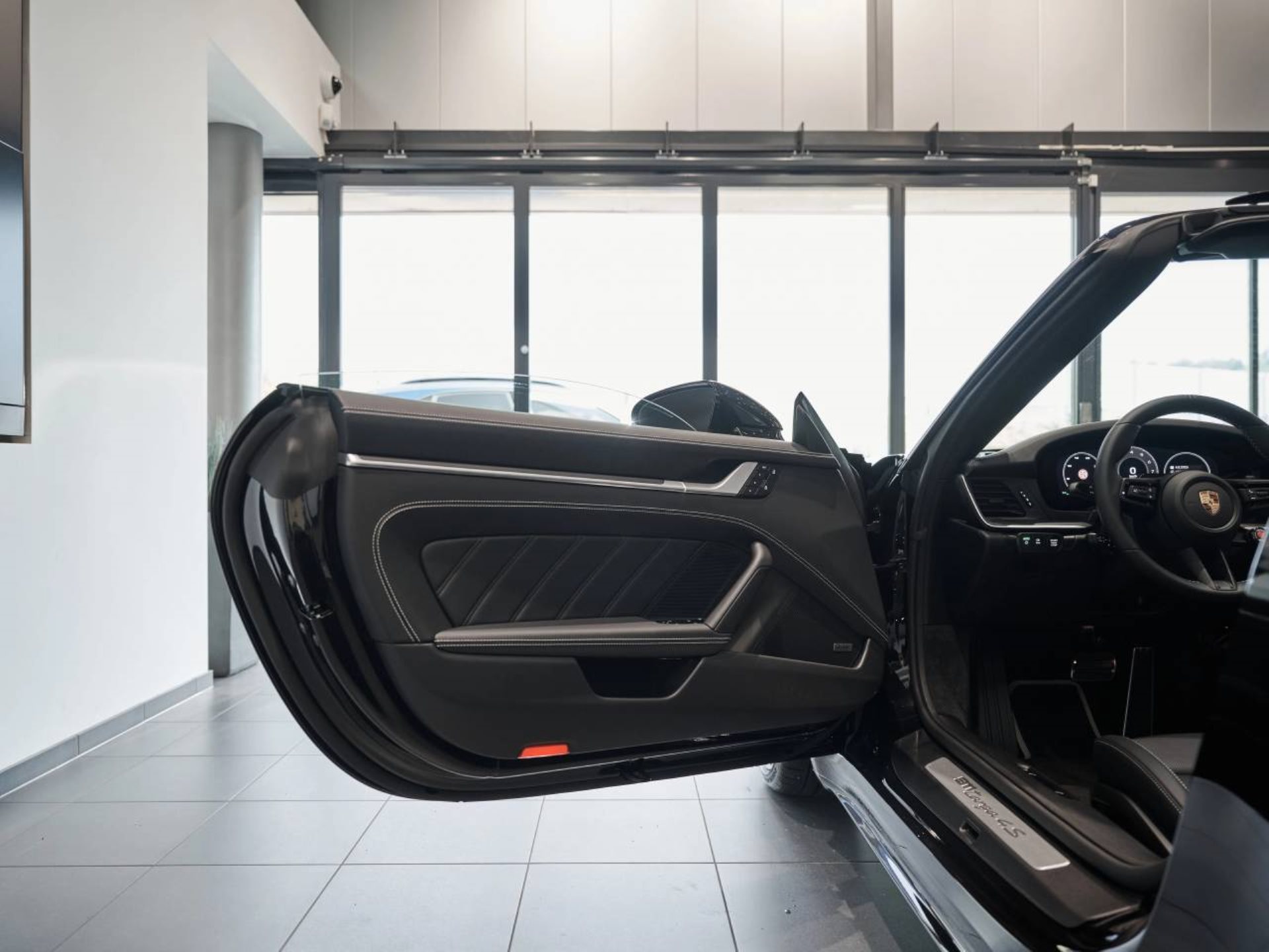 PORSCHE 911 Targa 4S-image-26