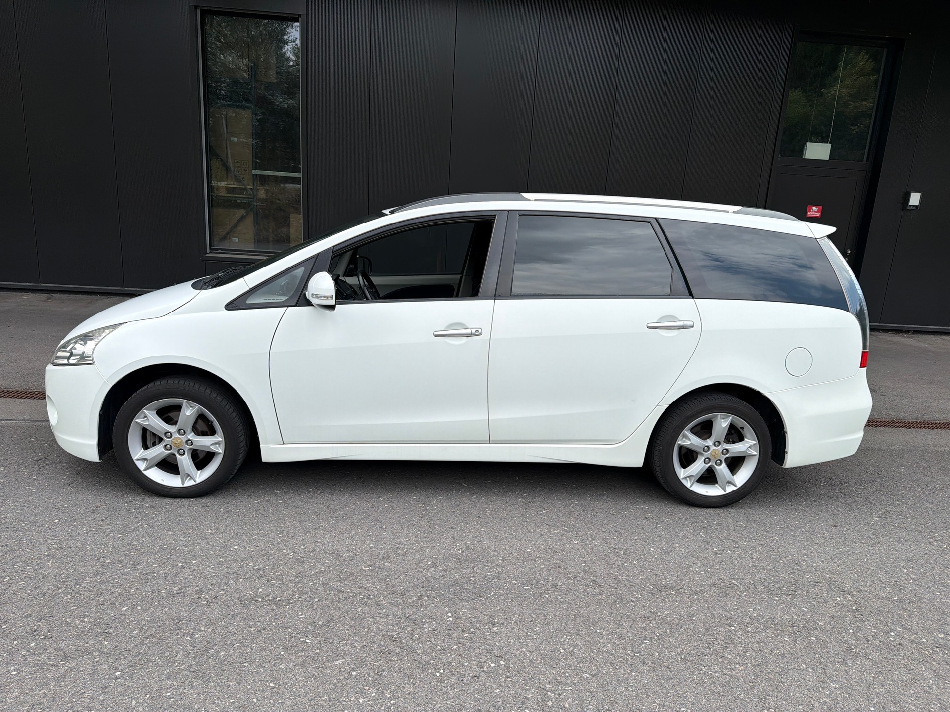 MITSUBISHI Grandis 2.0 16V DID Swiss Edition-image-1
