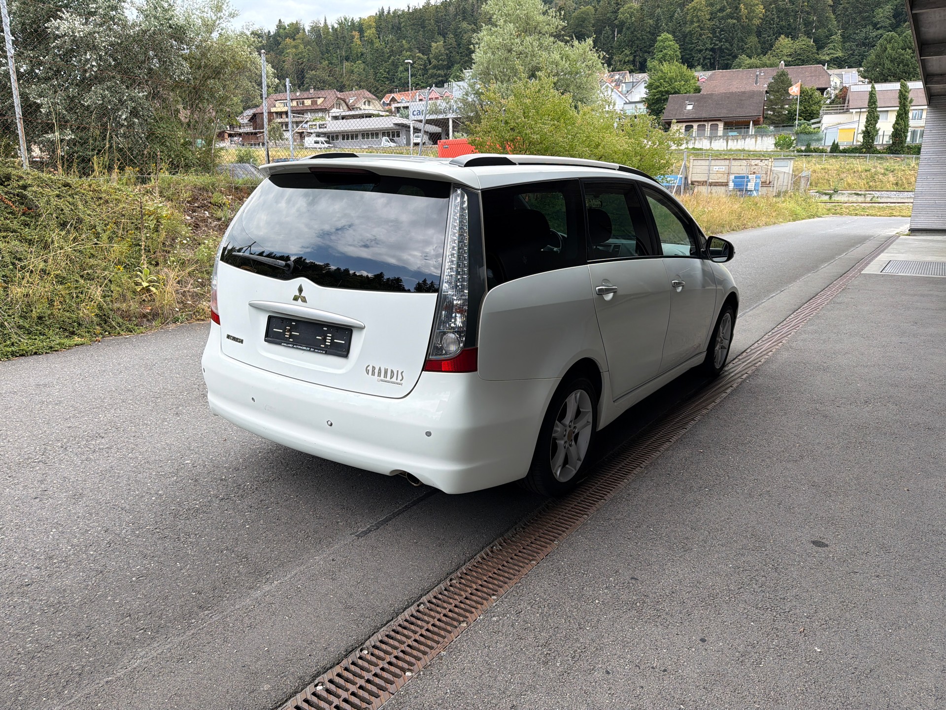 MITSUBISHI Grandis 2.0 16V DID Swiss Edition-image-4