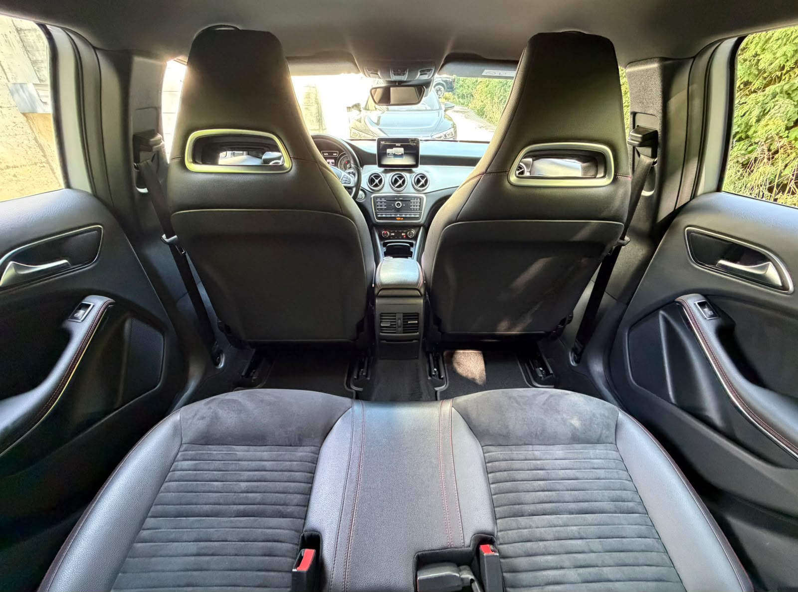 MERCEDES-BENZ GLA 250 AMG Line 4Matic 7G-DCT-image-18