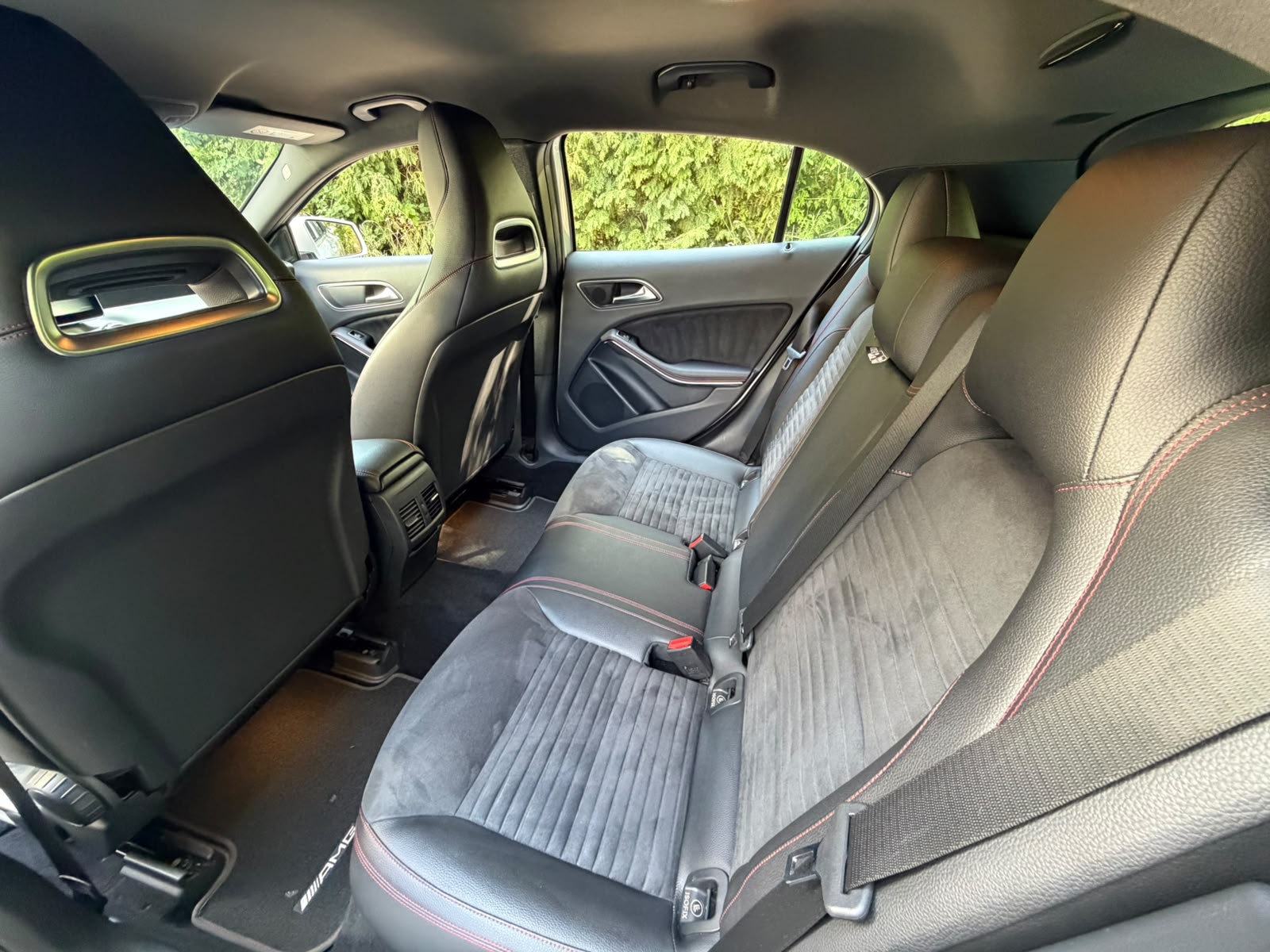 MERCEDES-BENZ GLA 250 AMG Line 4Matic 7G-DCT-image-12