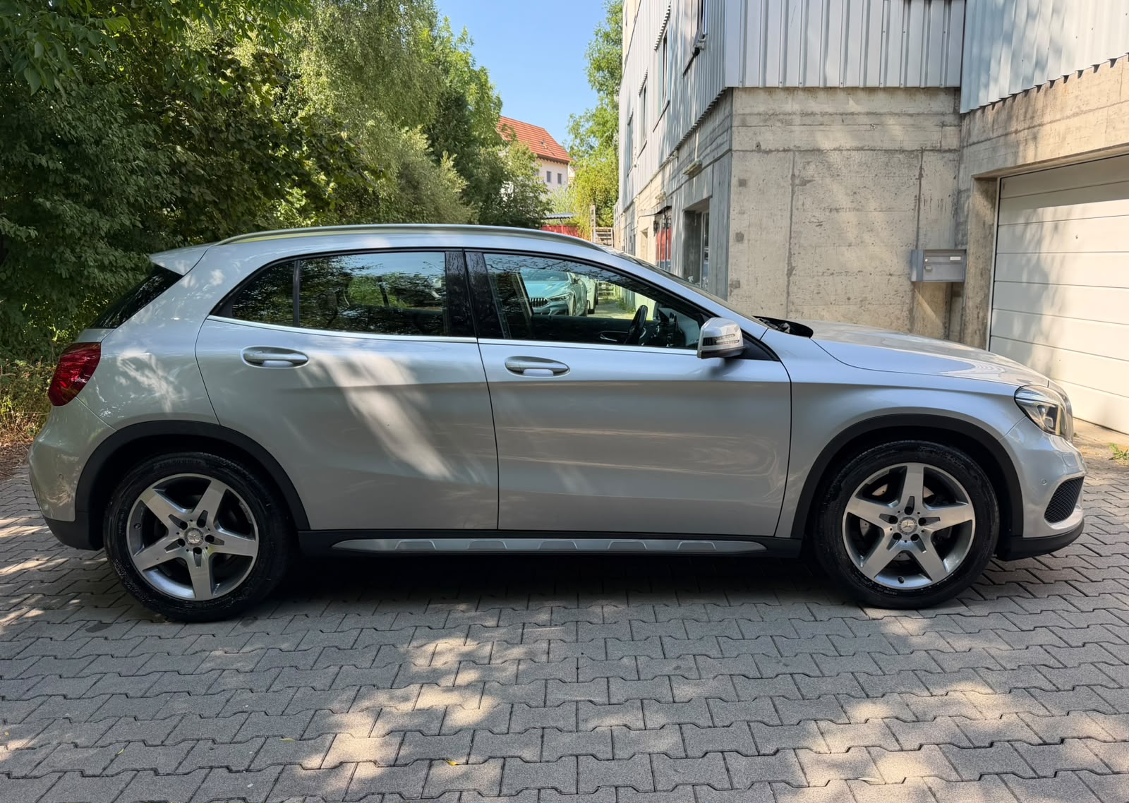 MERCEDES-BENZ GLA 250 AMG Line 4Matic 7G-DCT-image-5