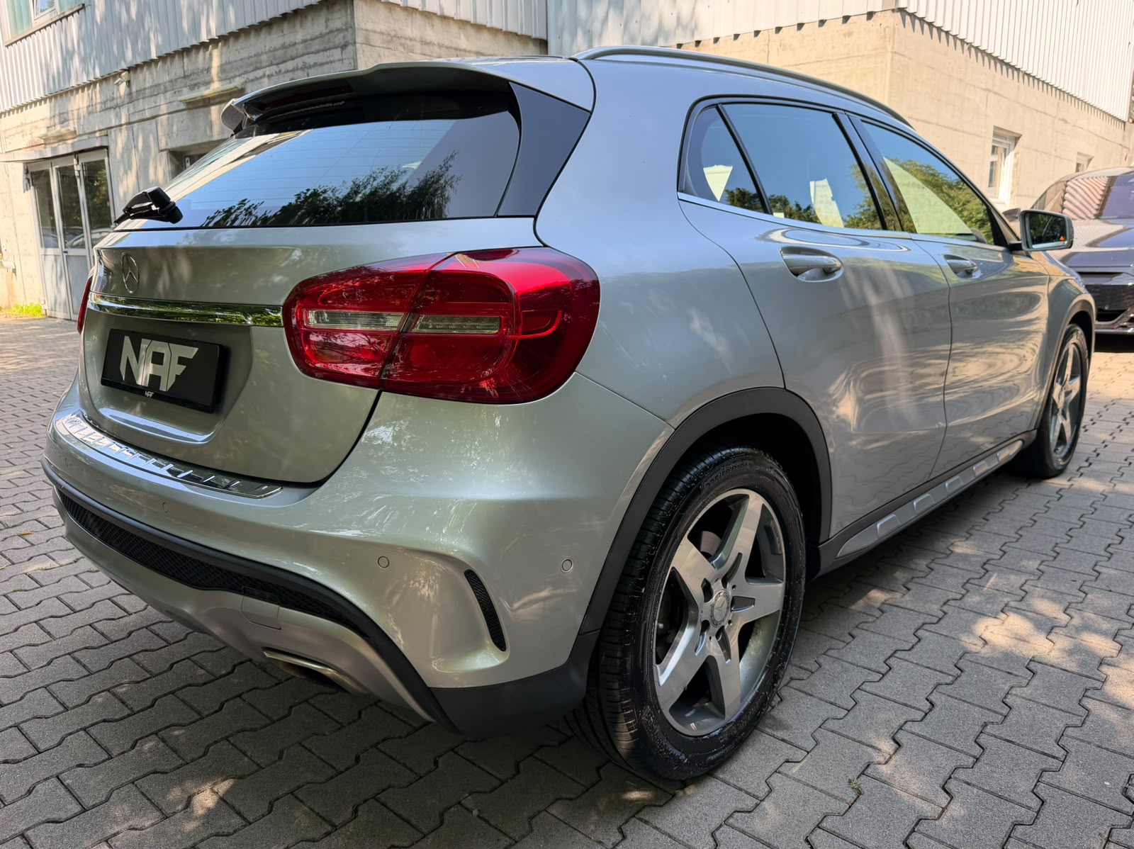 MERCEDES-BENZ GLA 250 AMG Line 4Matic 7G-DCT-image-4