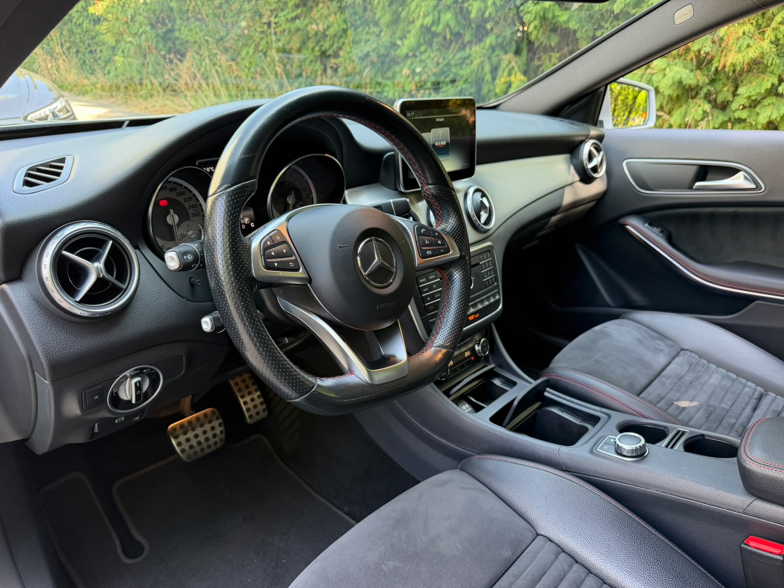 MERCEDES-BENZ GLA 250 AMG Line 4Matic 7G-DCT-image-10