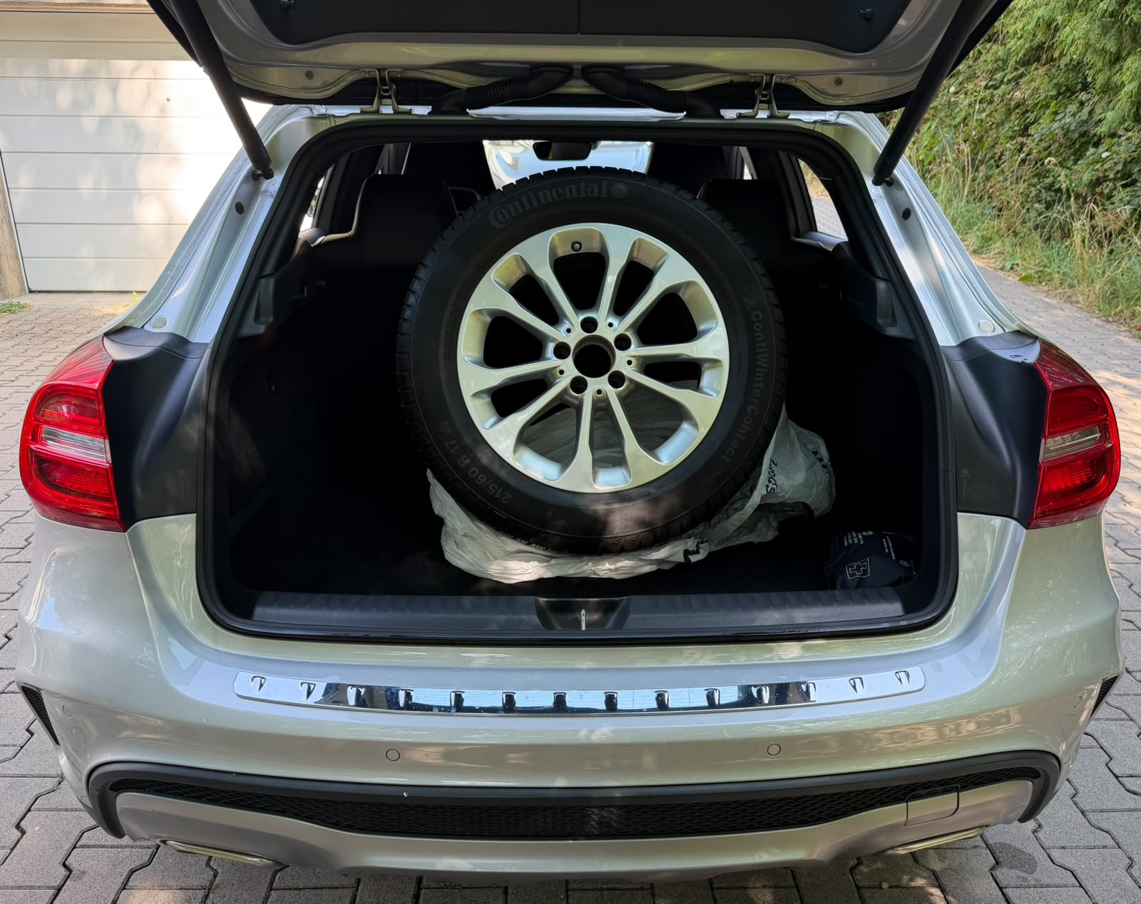 MERCEDES-BENZ GLA 250 AMG Line 4Matic 7G-DCT-image-13