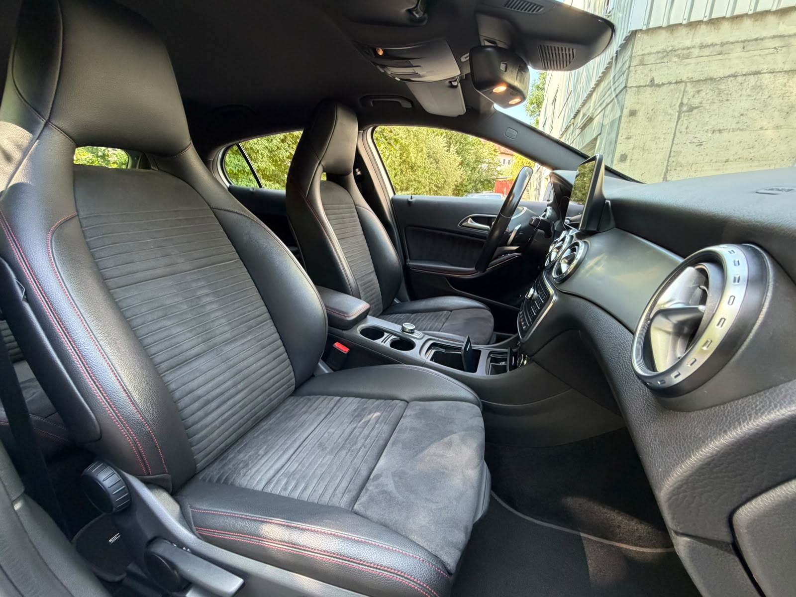 MERCEDES-BENZ GLA 250 AMG Line 4Matic 7G-DCT-image-17