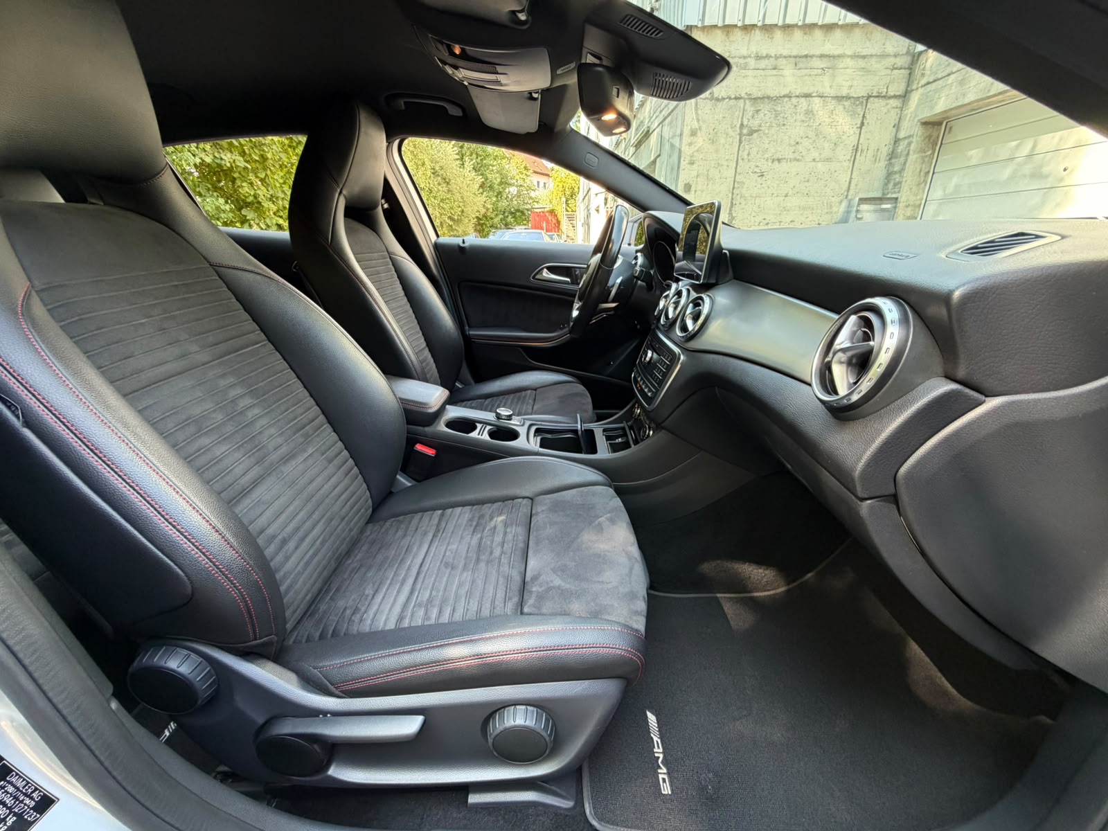 MERCEDES-BENZ GLA 250 AMG Line 4Matic 7G-DCT-image-16