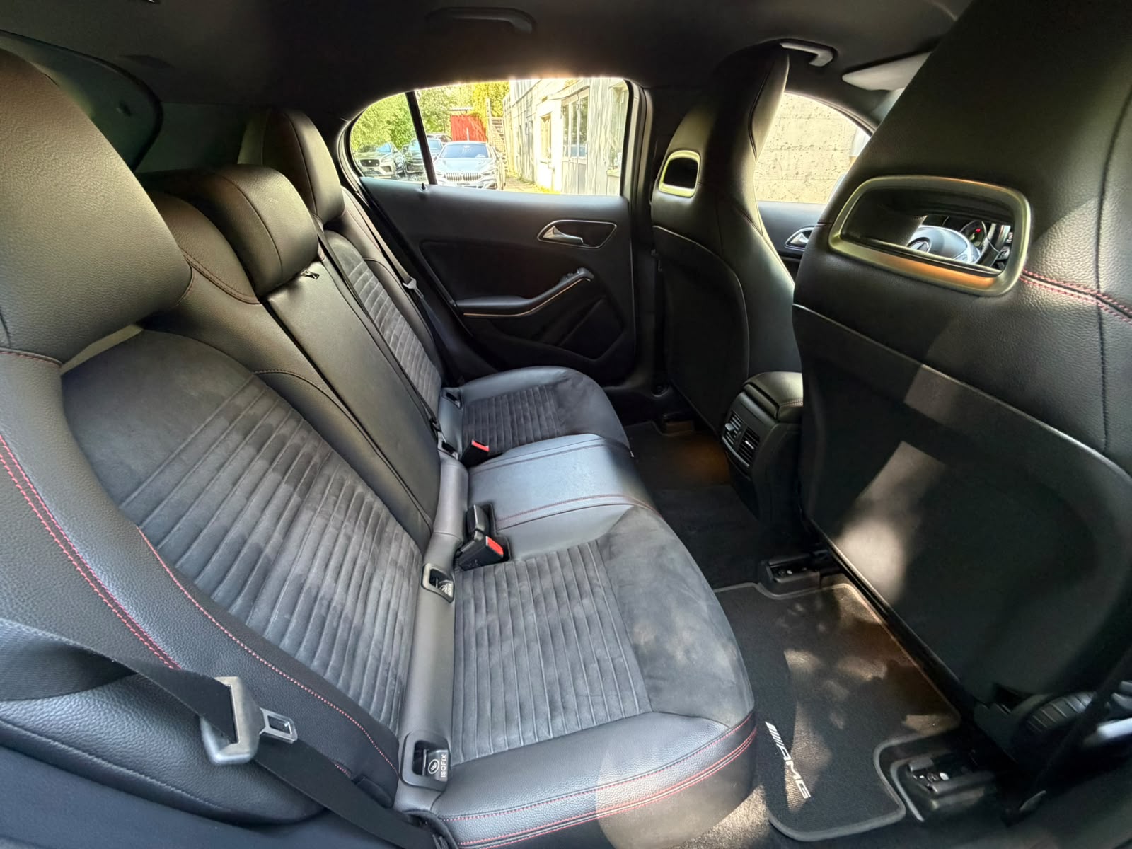MERCEDES-BENZ GLA 250 AMG Line 4Matic 7G-DCT-image-15