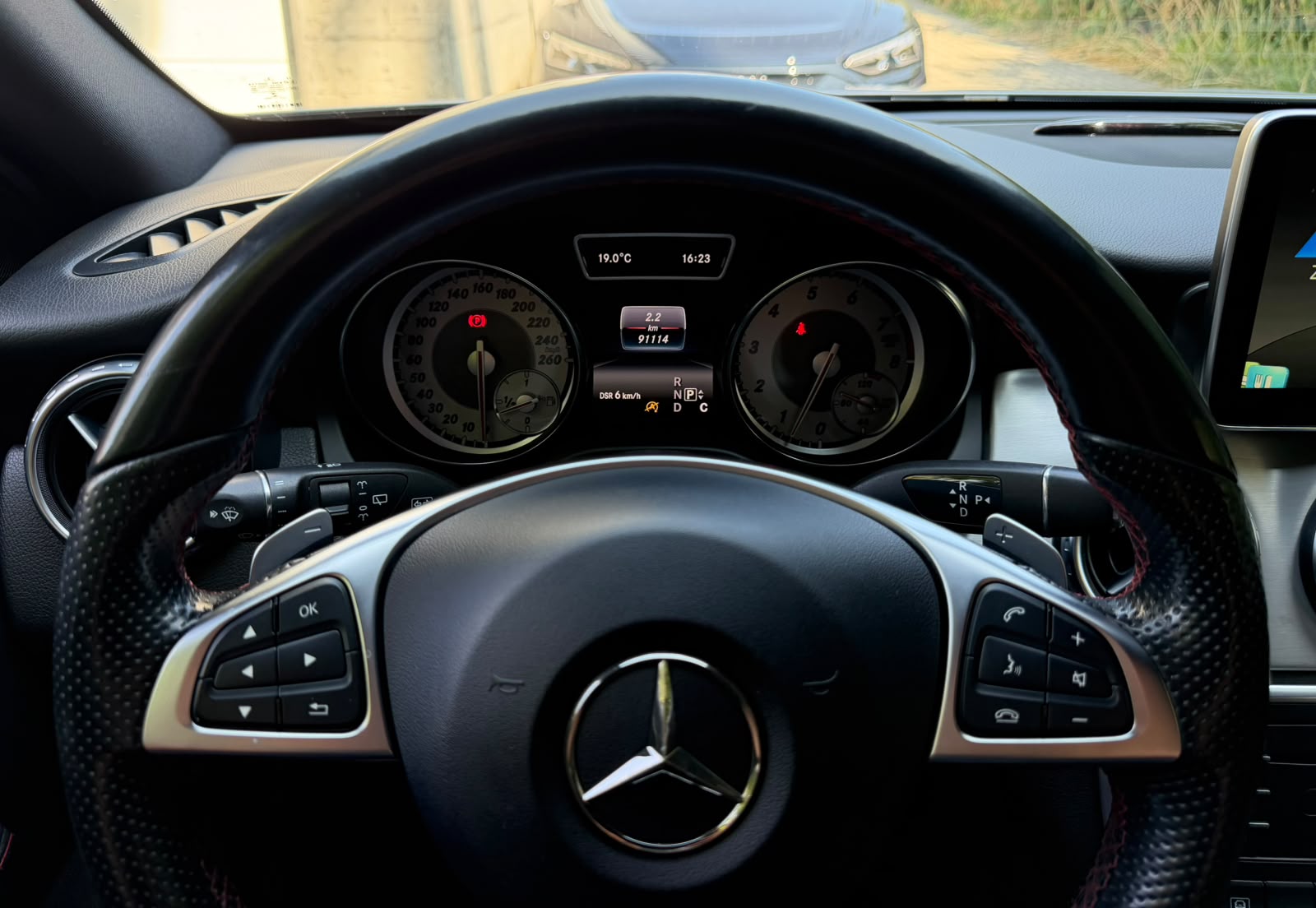 MERCEDES-BENZ GLA 250 AMG Line 4Matic 7G-DCT-image-25