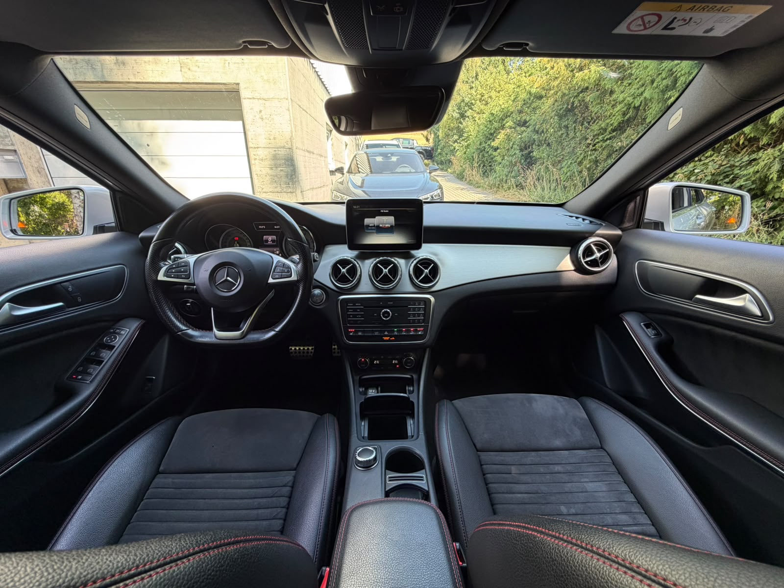 MERCEDES-BENZ GLA 250 AMG Line 4Matic 7G-DCT-image-19