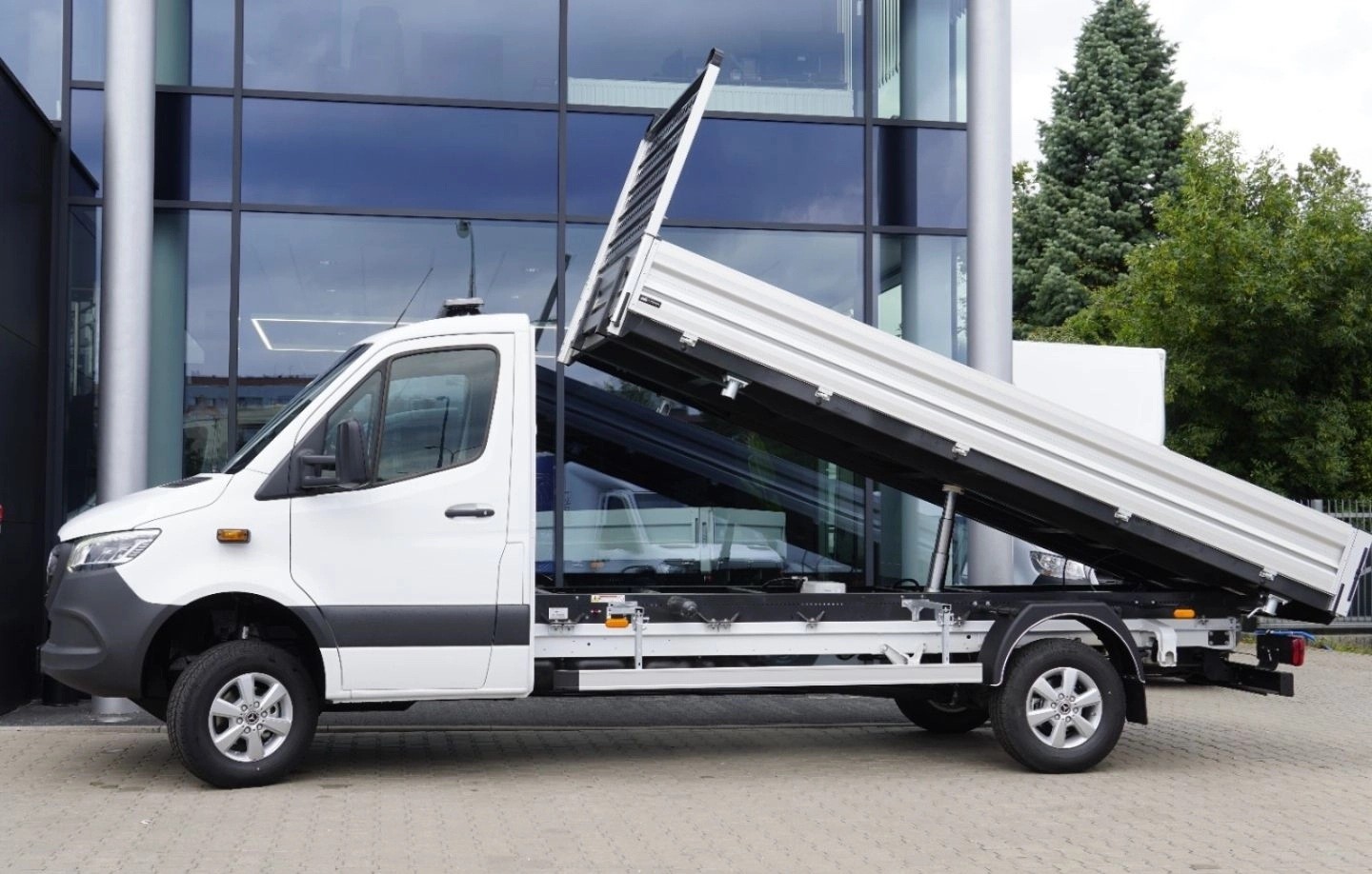 MERCEDES-BENZ Sprinter 319 CDI Standard 9G-TRONIC 4x4 Kipper-image-4