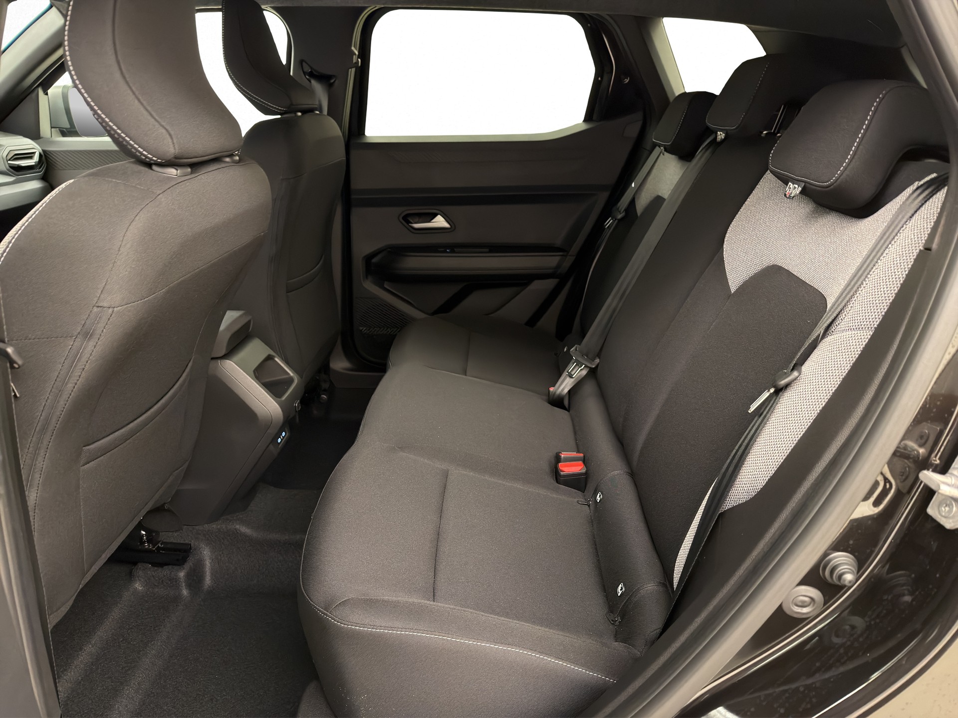 DACIA Duster 1.2 Hybrid Journey 4WD-image-11