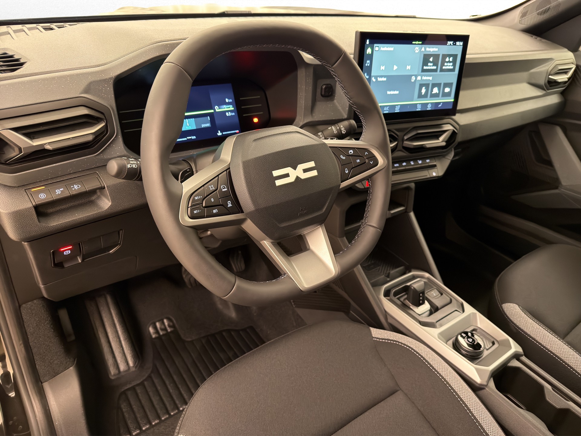 DACIA Duster 1.2 Hybrid Journey 4WD-image-13