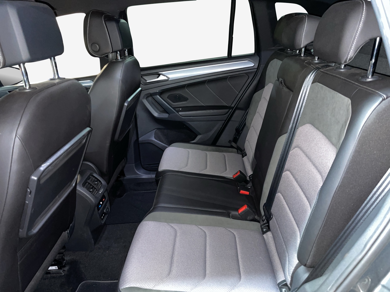 VW Tiguan 2.0TSI Highline 4Motion DSG-image-11