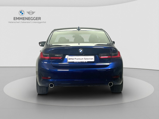 BMW 330e Sport Line-image-6