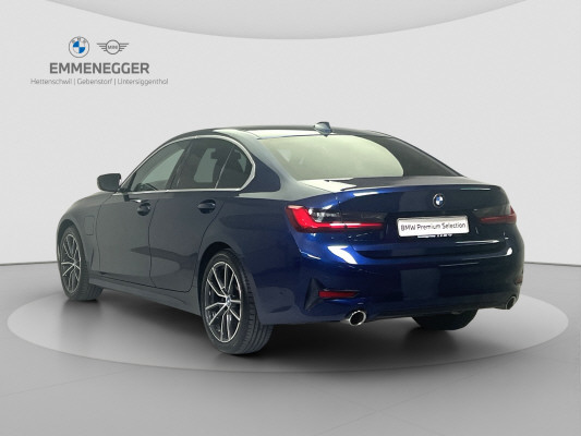 BMW 330e Sport Line-image-5