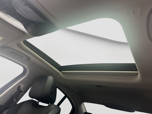 BMW 330e Sport Line-image-9