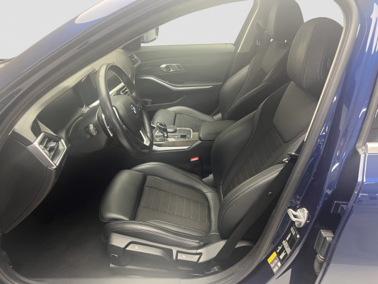 BMW 330e Sport Line-image-7