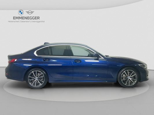 BMW 330e Sport Line-image-4
