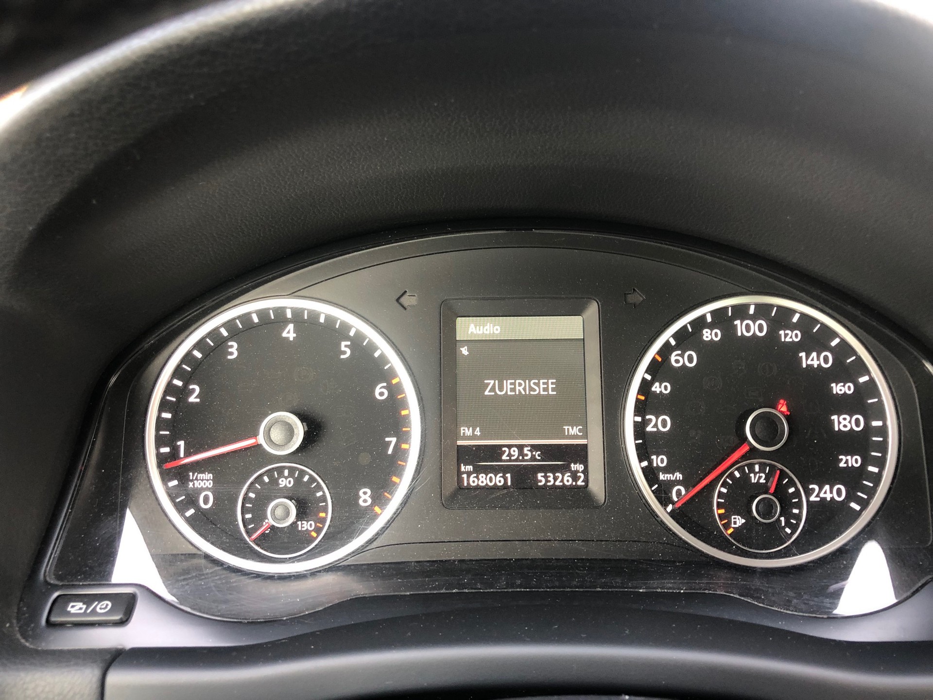 VW Tiguan 2.0 TSI Design 4Motion-image-5