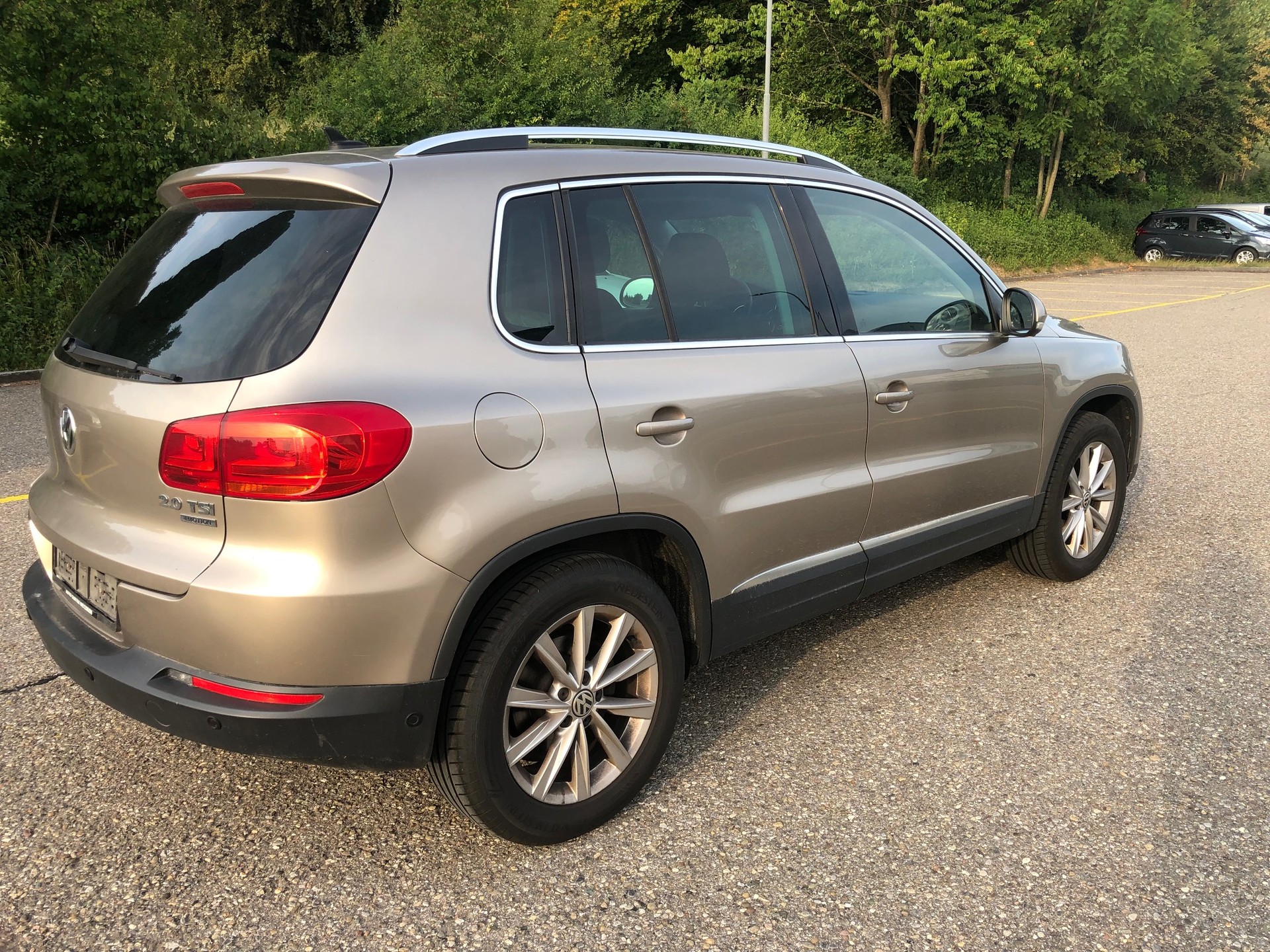 VW Tiguan 2.0 TSI Design 4Motion-image-2