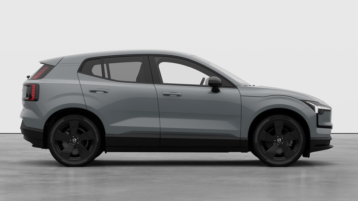 VOLVO EX30 E60 Plus Swiss Black Edition-image-3