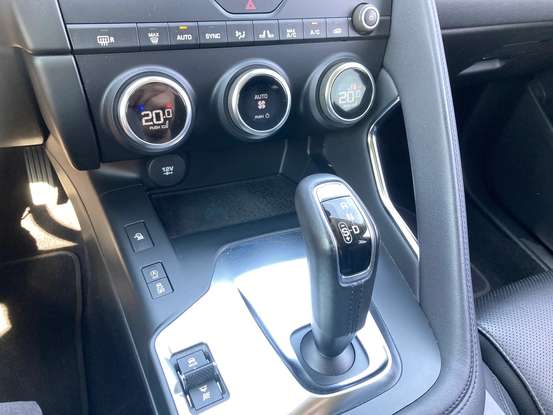 JAGUAR E-Pace 2.0d D150 AWD Automatik-image-10