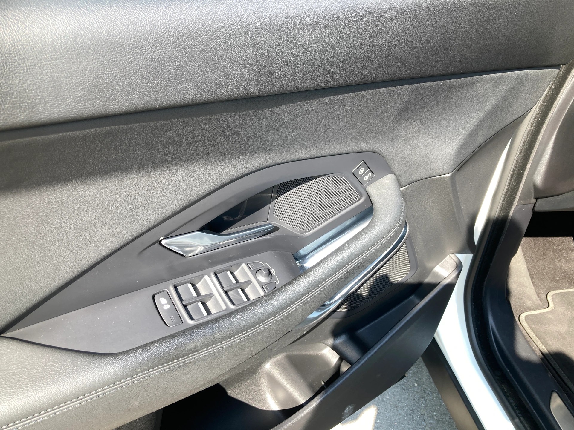 JAGUAR E-Pace 2.0d D150 AWD Automatik-image-7