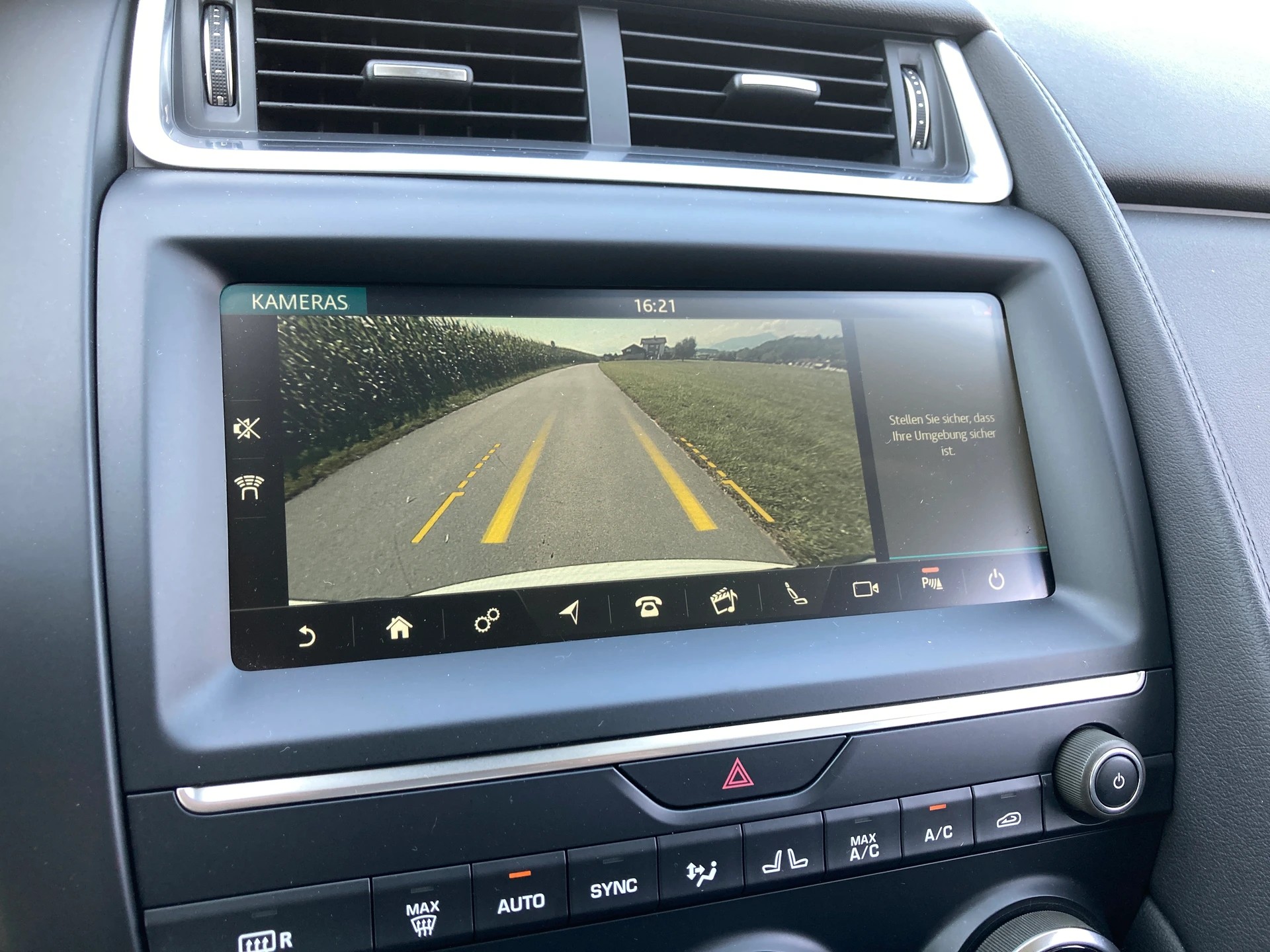 JAGUAR E-Pace 2.0d D150 AWD Automatik-image-9
