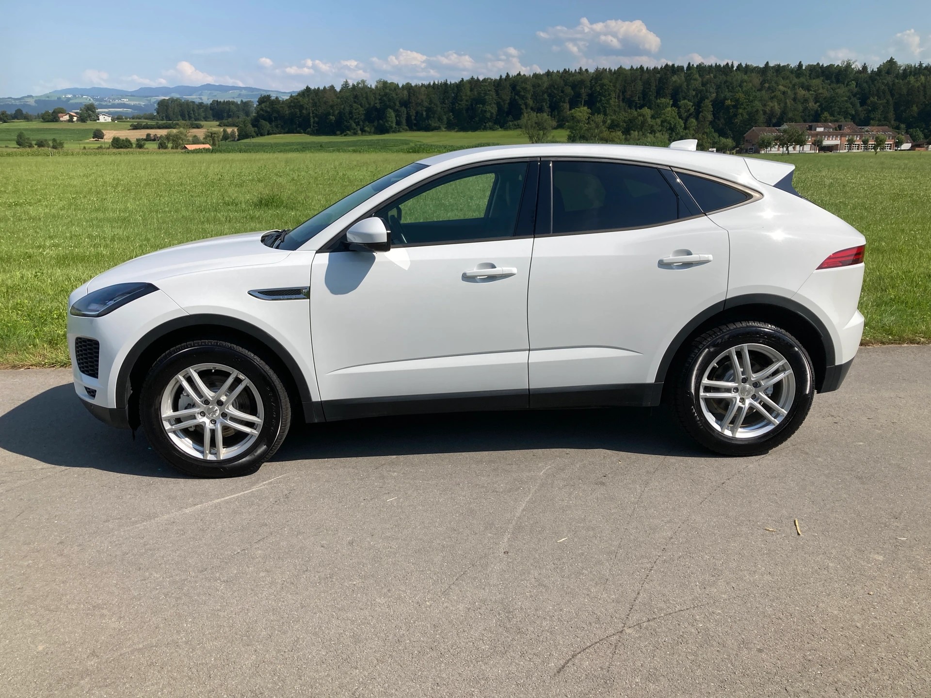 JAGUAR E-Pace 2.0d D150 AWD Automatik-image-3