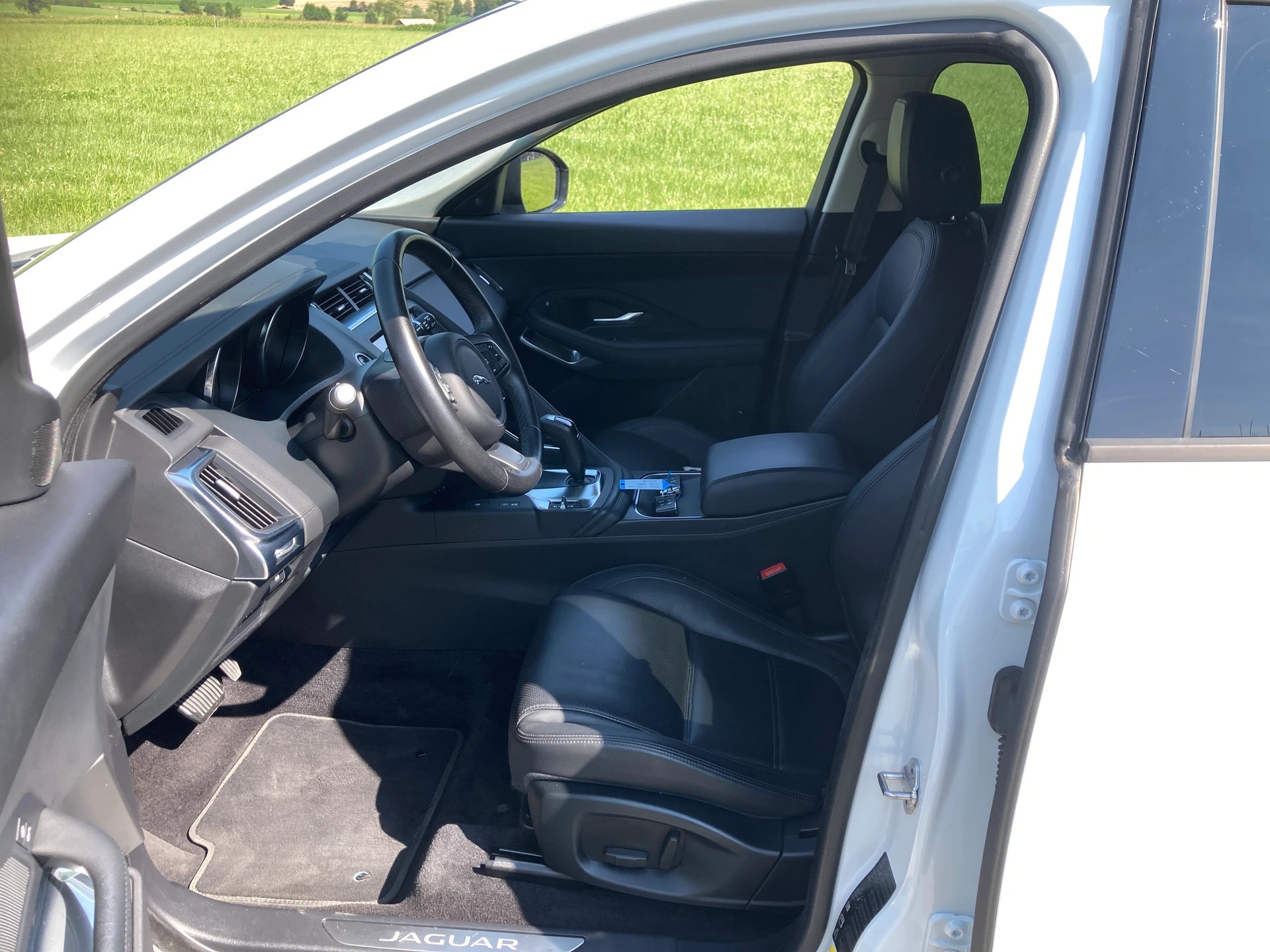 JAGUAR E-Pace 2.0d D150 AWD Automatik-image-6