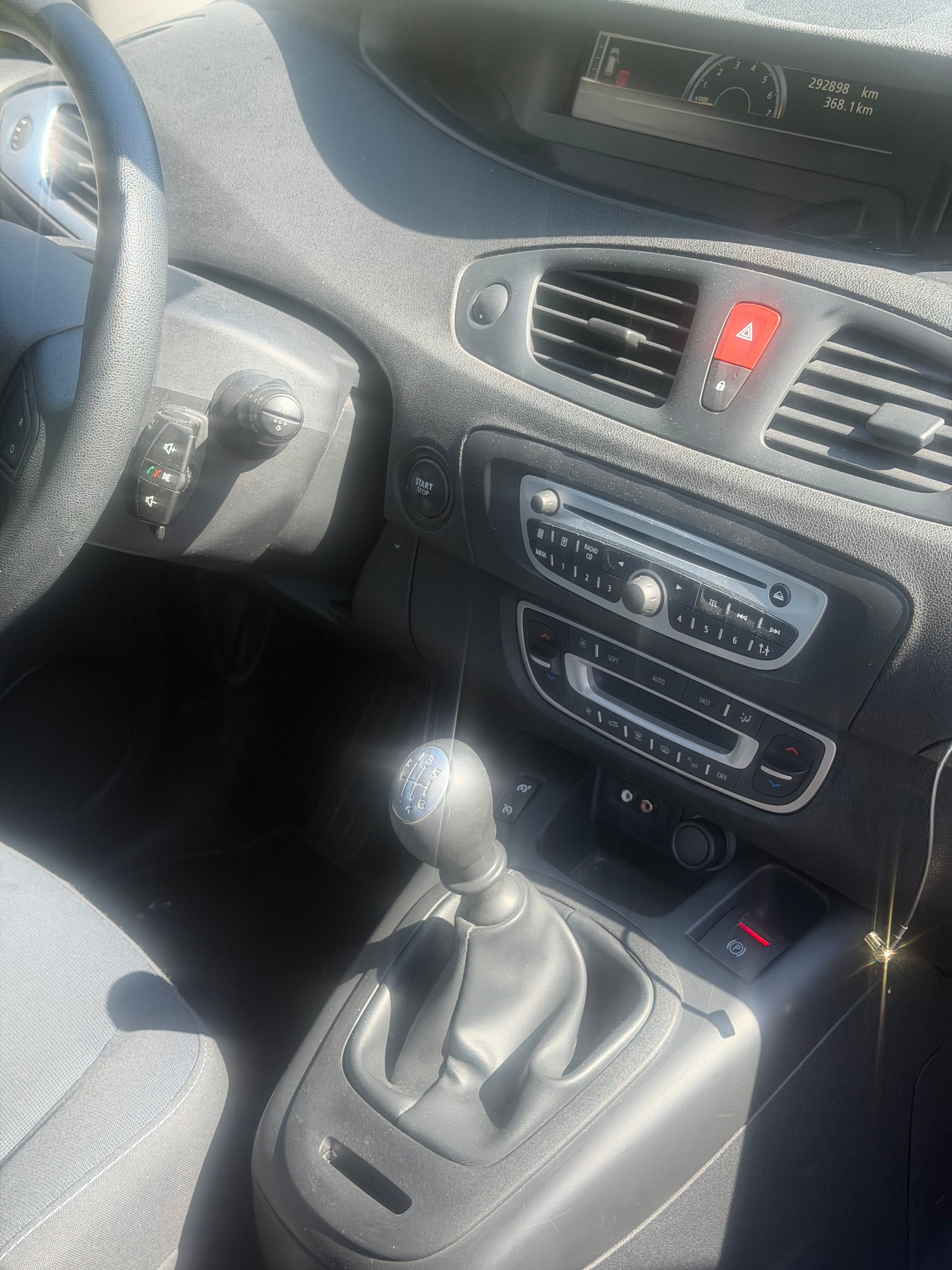 RENAULT Scénic 1.4 16V Turbo Privilège-image-5