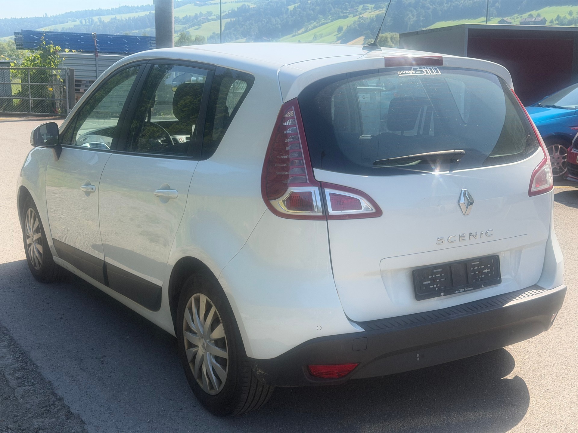 RENAULT Scénic 1.4 16V Turbo Privilège-image-3