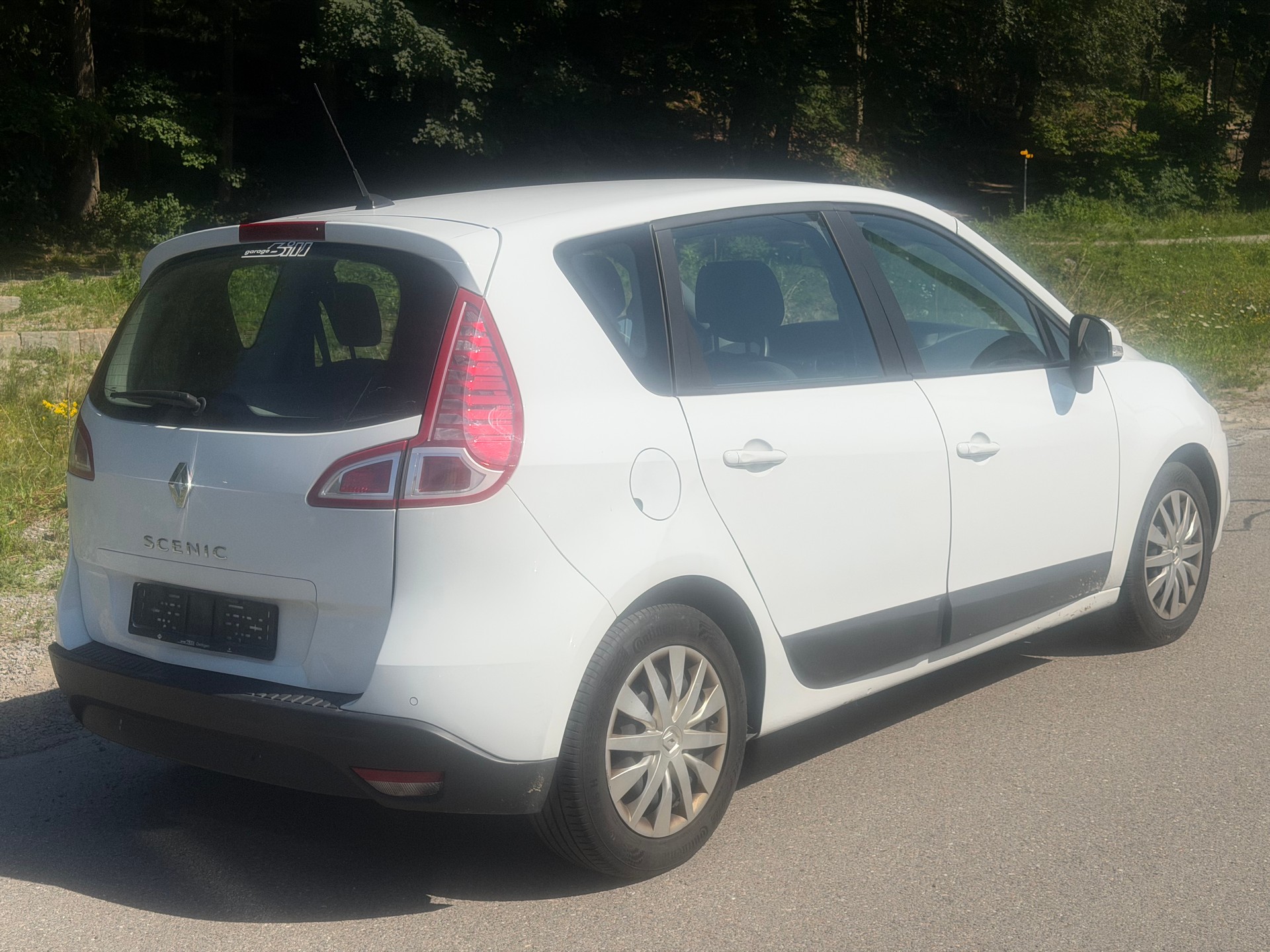 RENAULT Scénic 1.4 16V Turbo Privilège-image-2