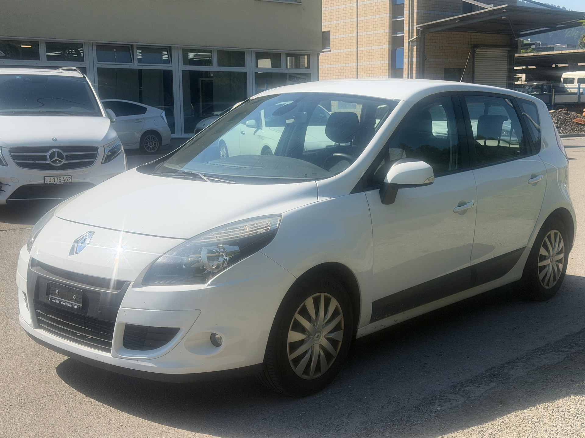 RENAULT Scénic 1.4 16V Turbo Privilège-image-4