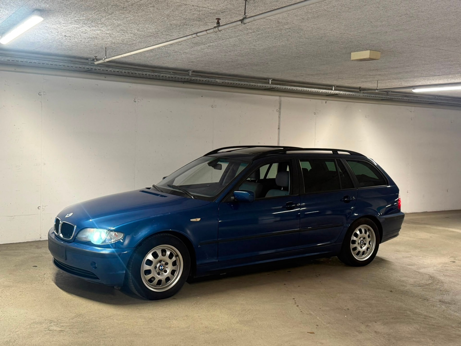 BMW 318i Touring // MFK NEU-image-0