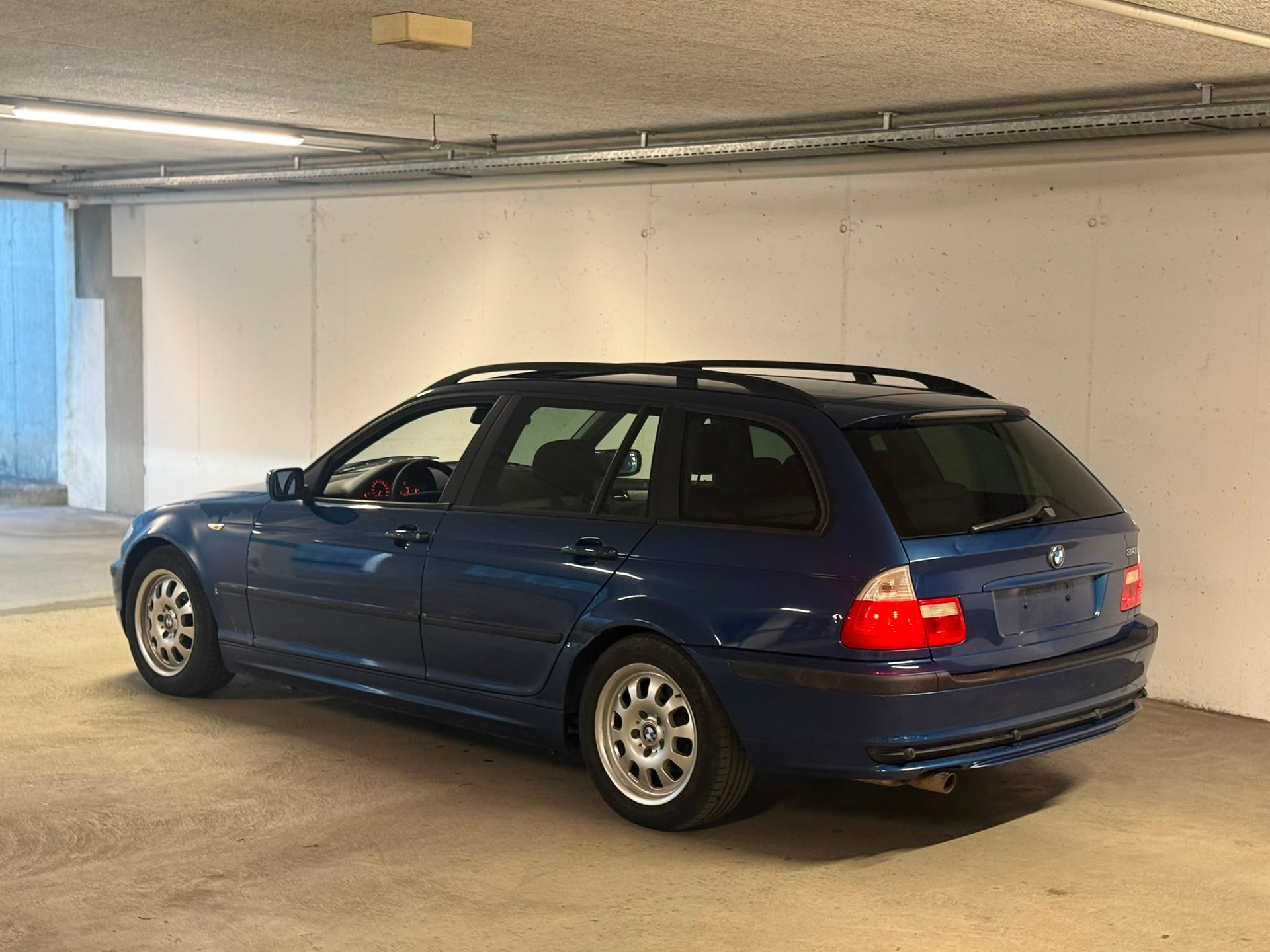 BMW 318i Touring // MFK NEU-image-1