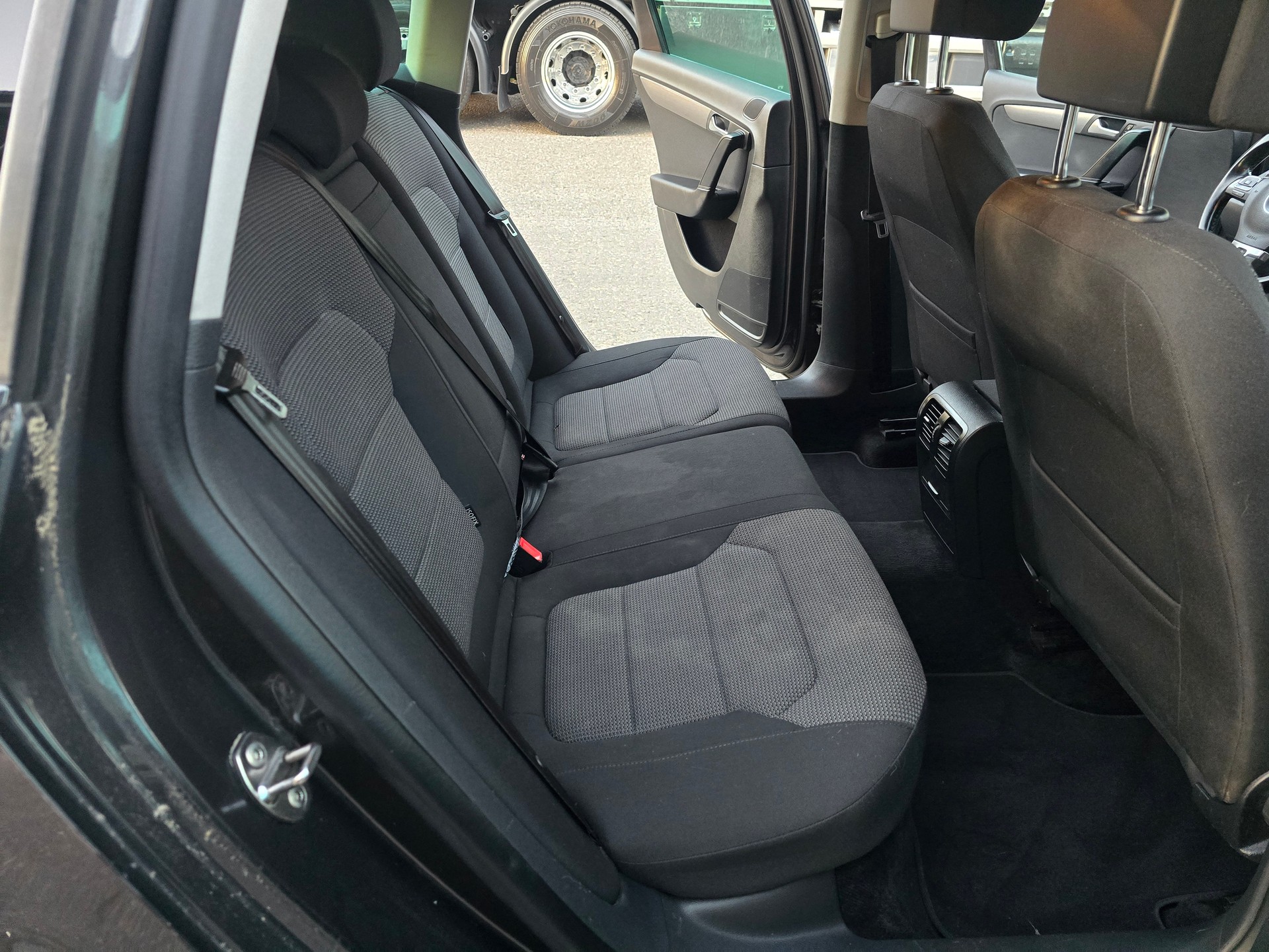 VW Passat Variant 2.0 TDI BMT Trendline-image-15