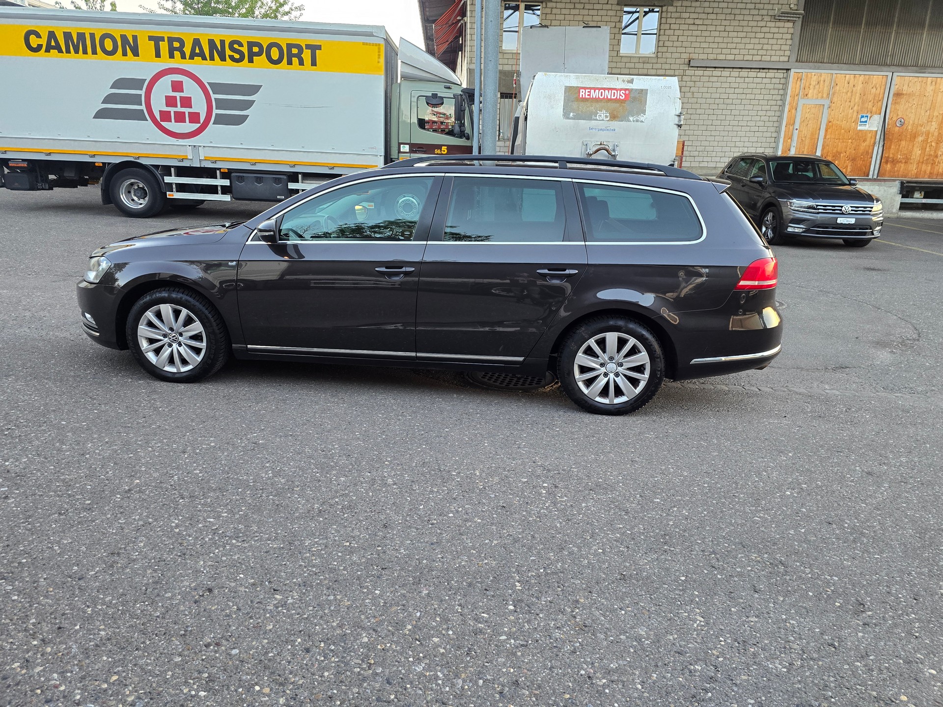 VW Passat Variant 2.0 TDI BMT Trendline-image-9