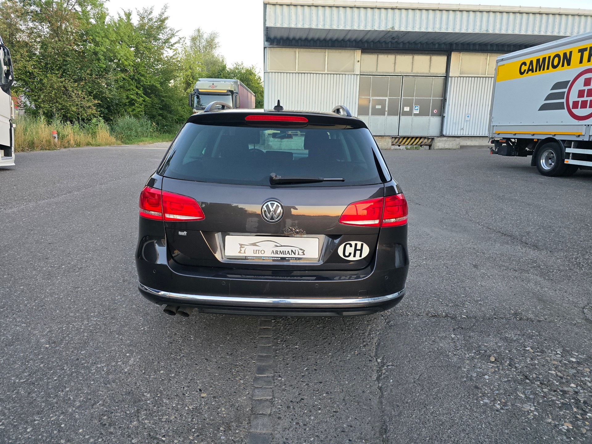 VW Passat Variant 2.0 TDI BMT Trendline-image-3