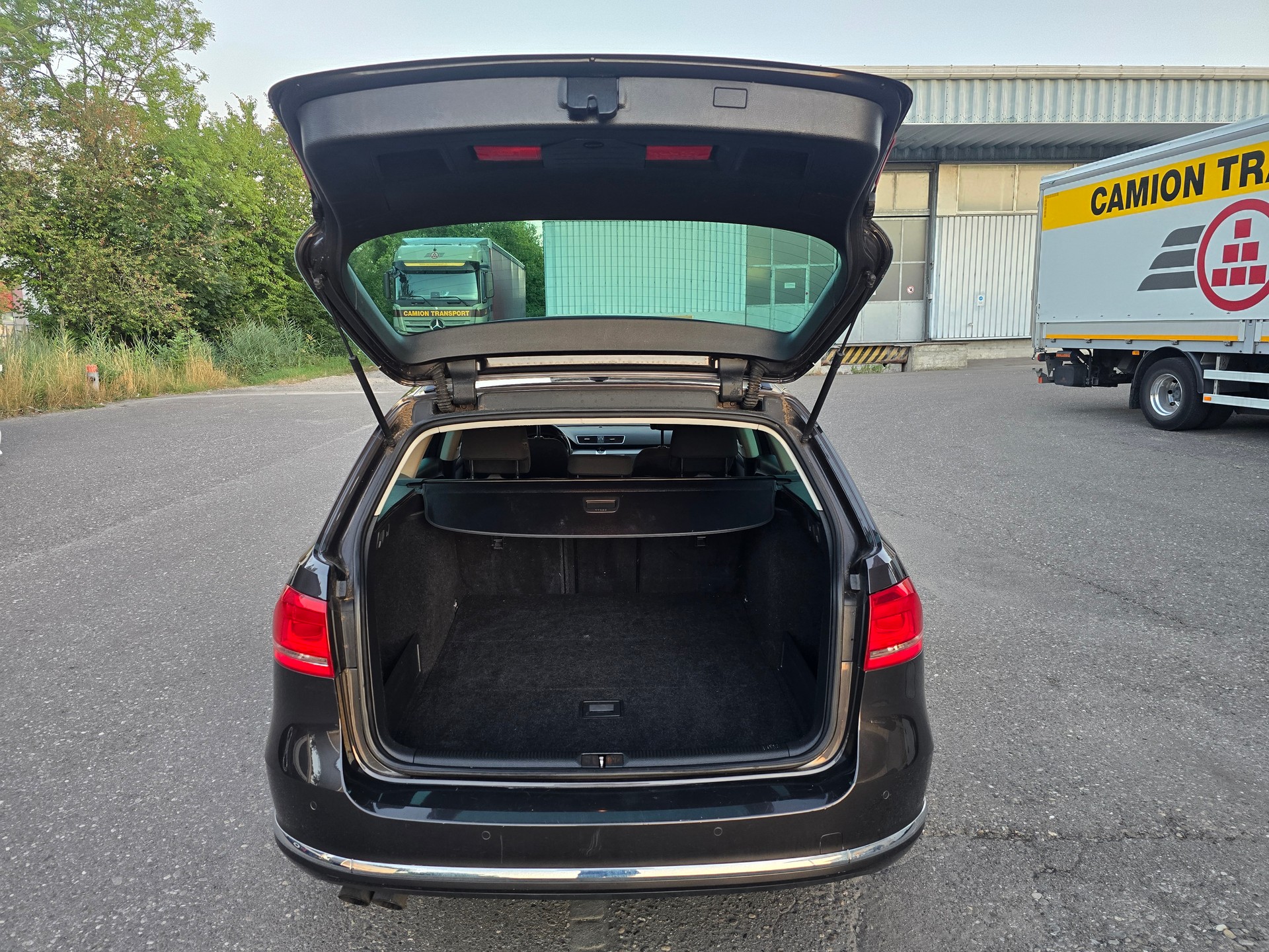 VW Passat Variant 2.0 TDI BMT Trendline-image-6