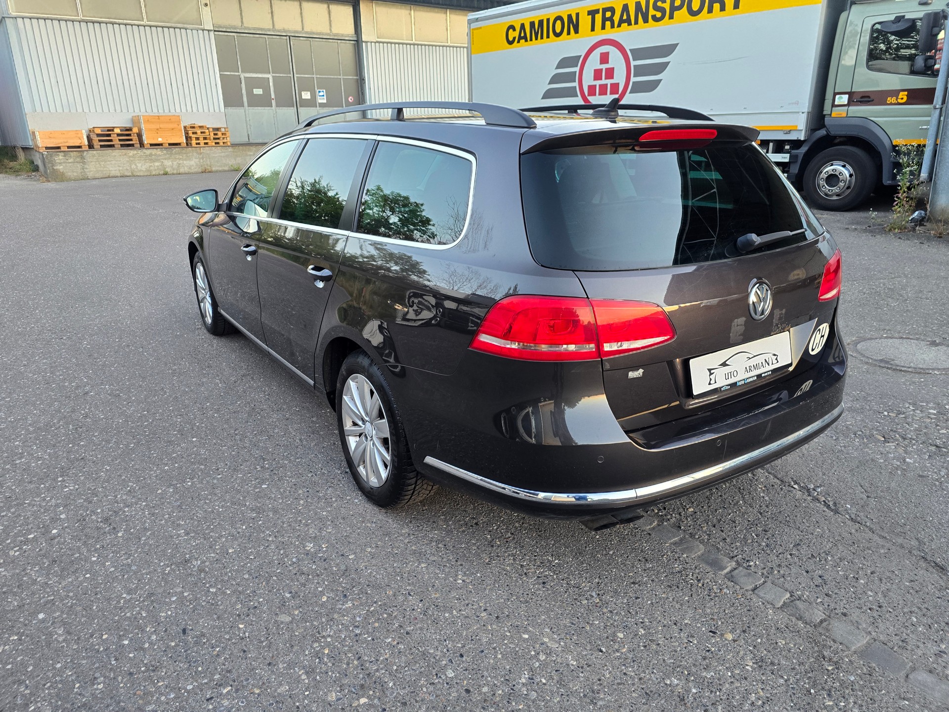 VW Passat Variant 2.0 TDI BMT Trendline-image-5