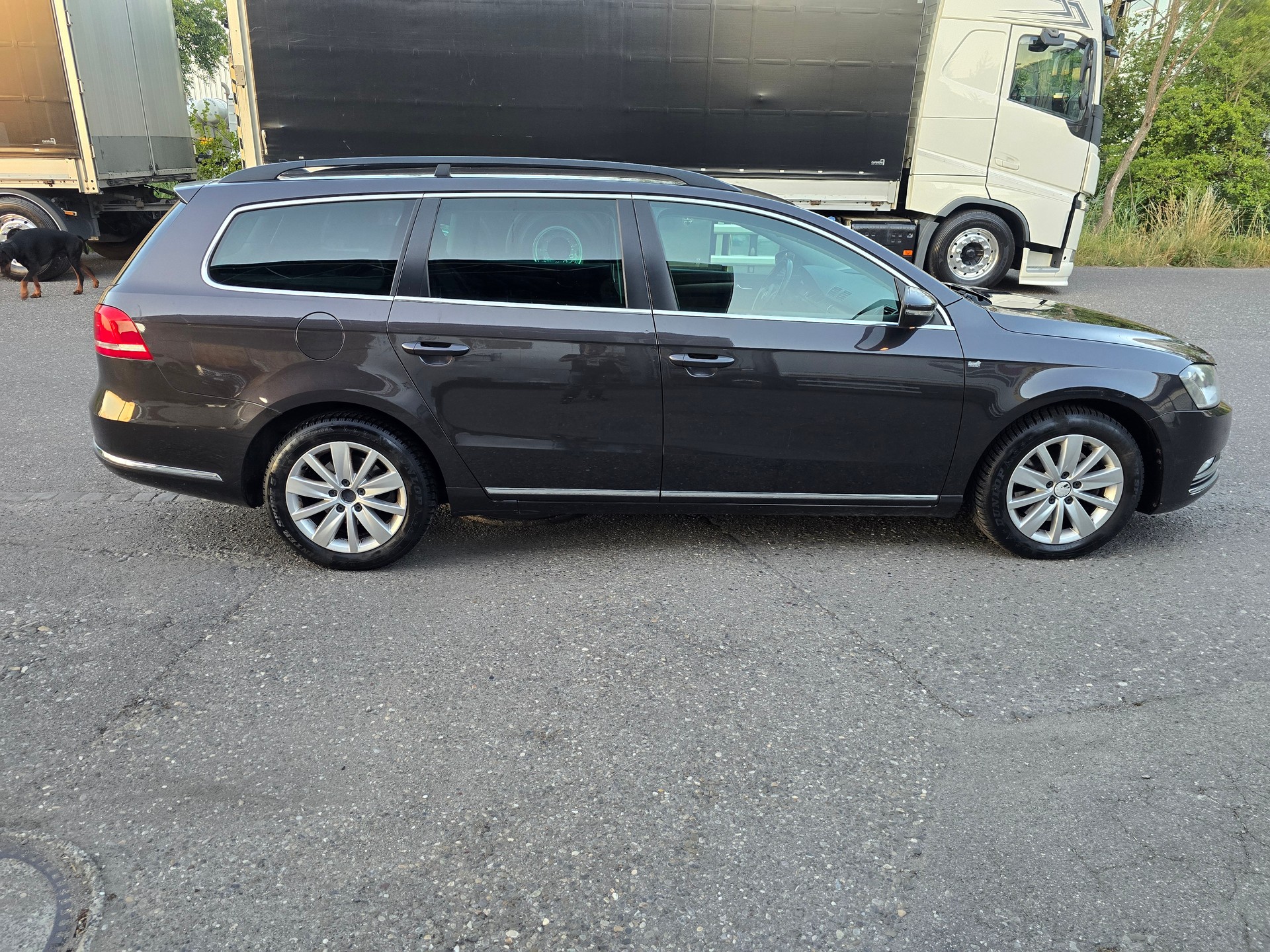 VW Passat Variant 2.0 TDI BMT Trendline-image-8