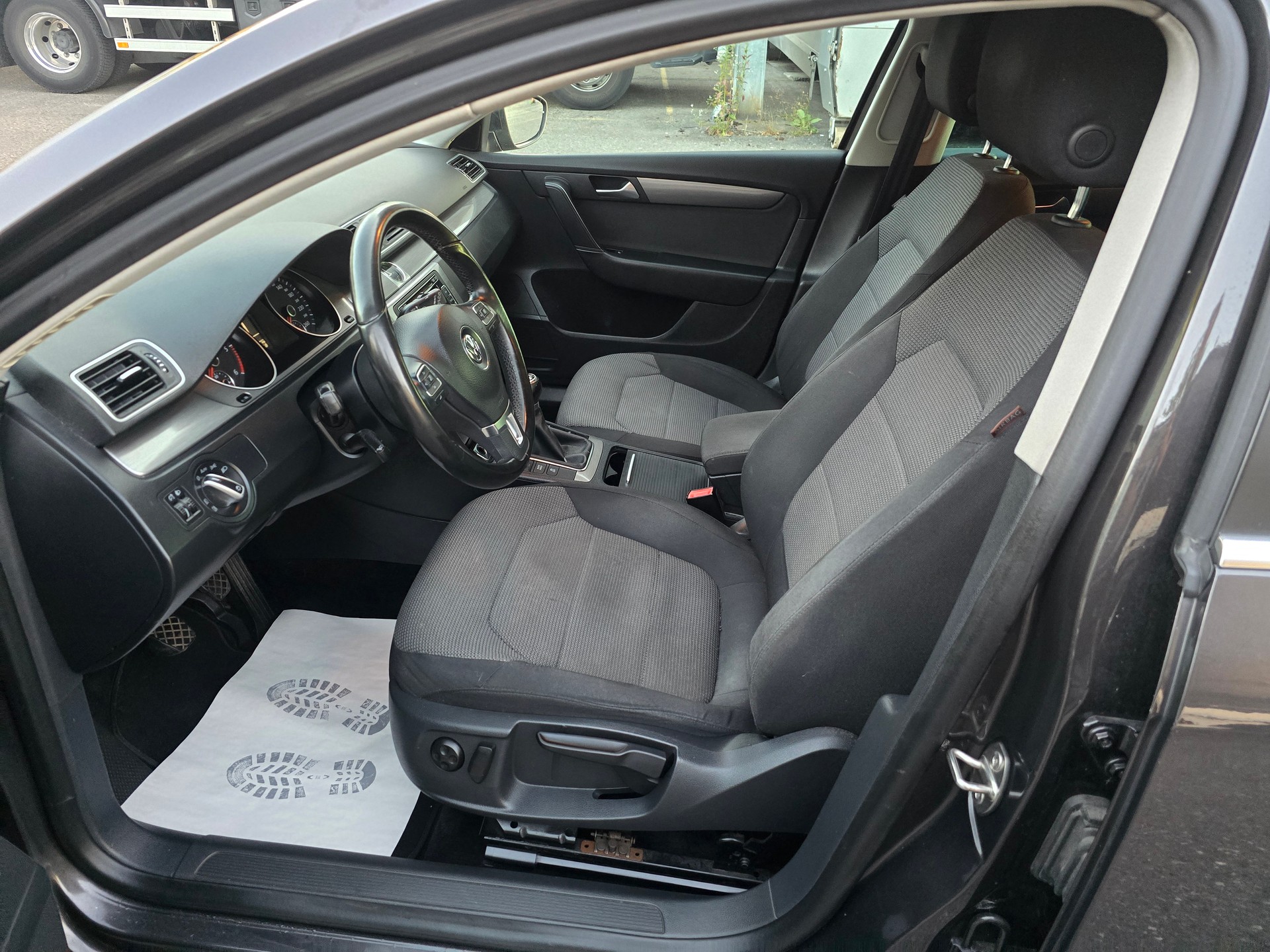 VW Passat Variant 2.0 TDI BMT Trendline-image-10